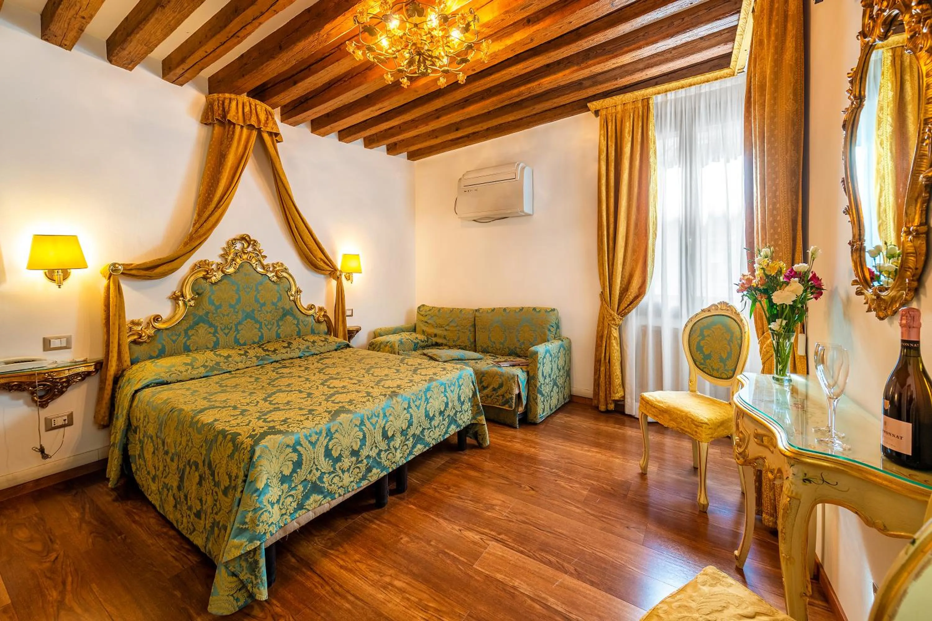 Bedroom, Bed in Hotel Al Vagon