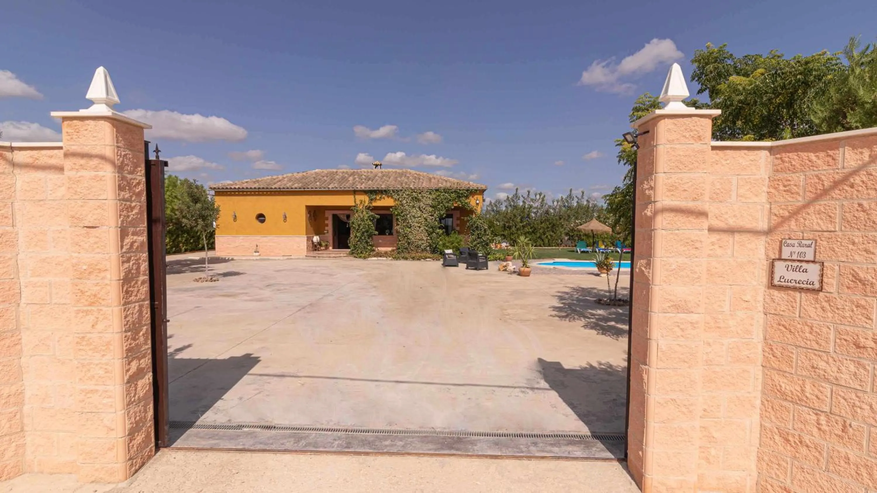 Facade/entrance in Casa Rural Villa Lucrecia
