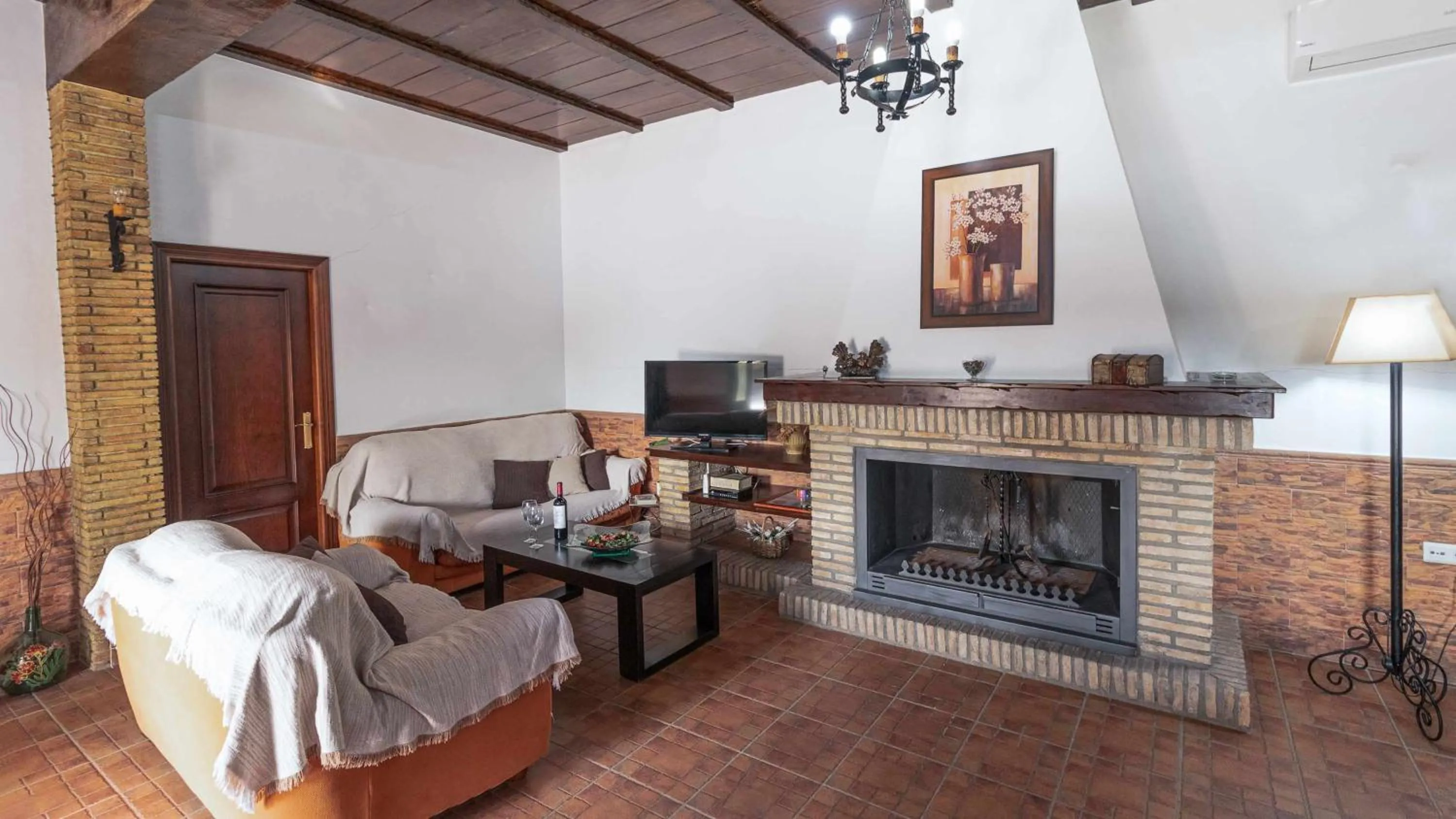 Living room, Bed in Casa Rural Villa Lucrecia