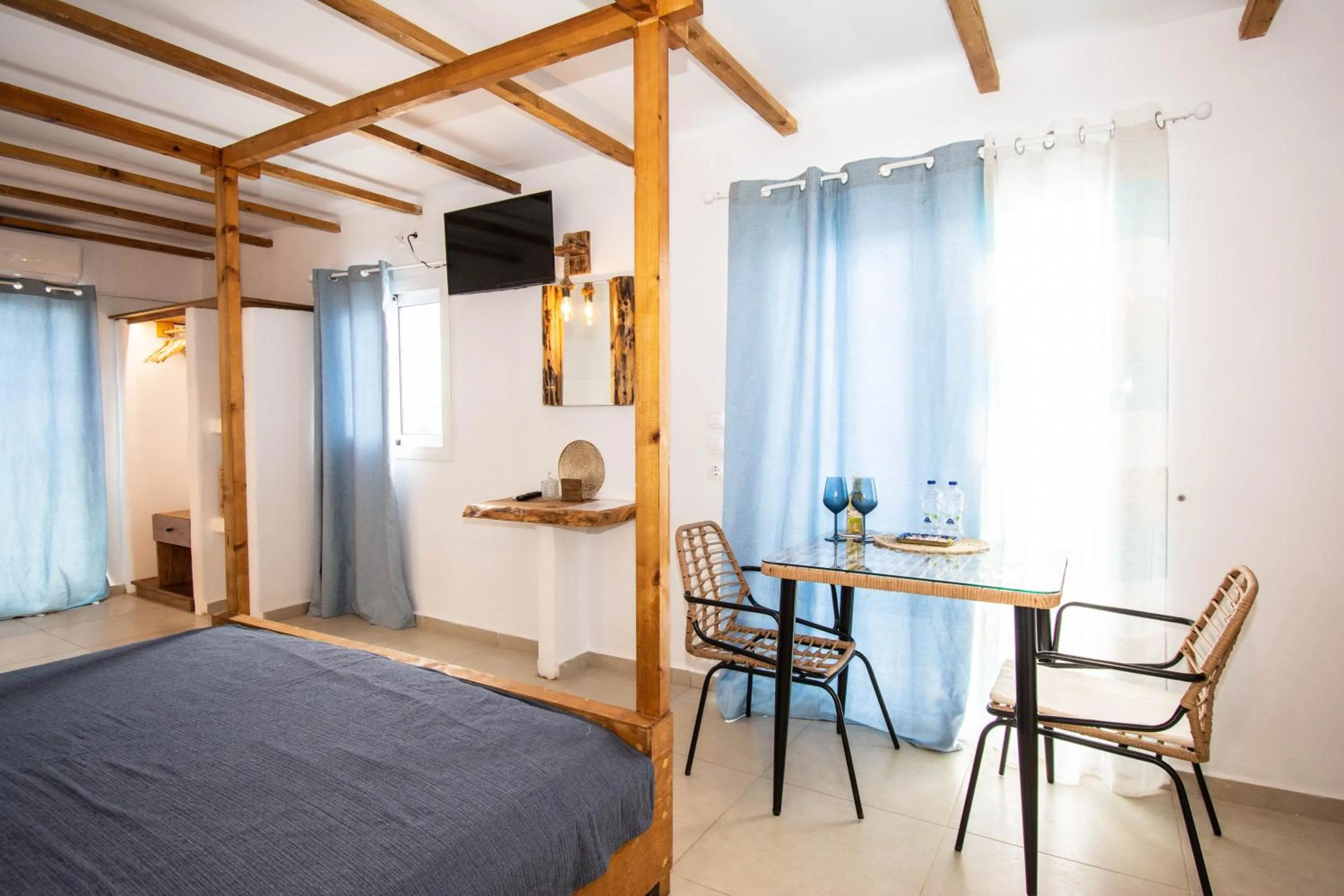 Bed in OV Suites "by Checkin"