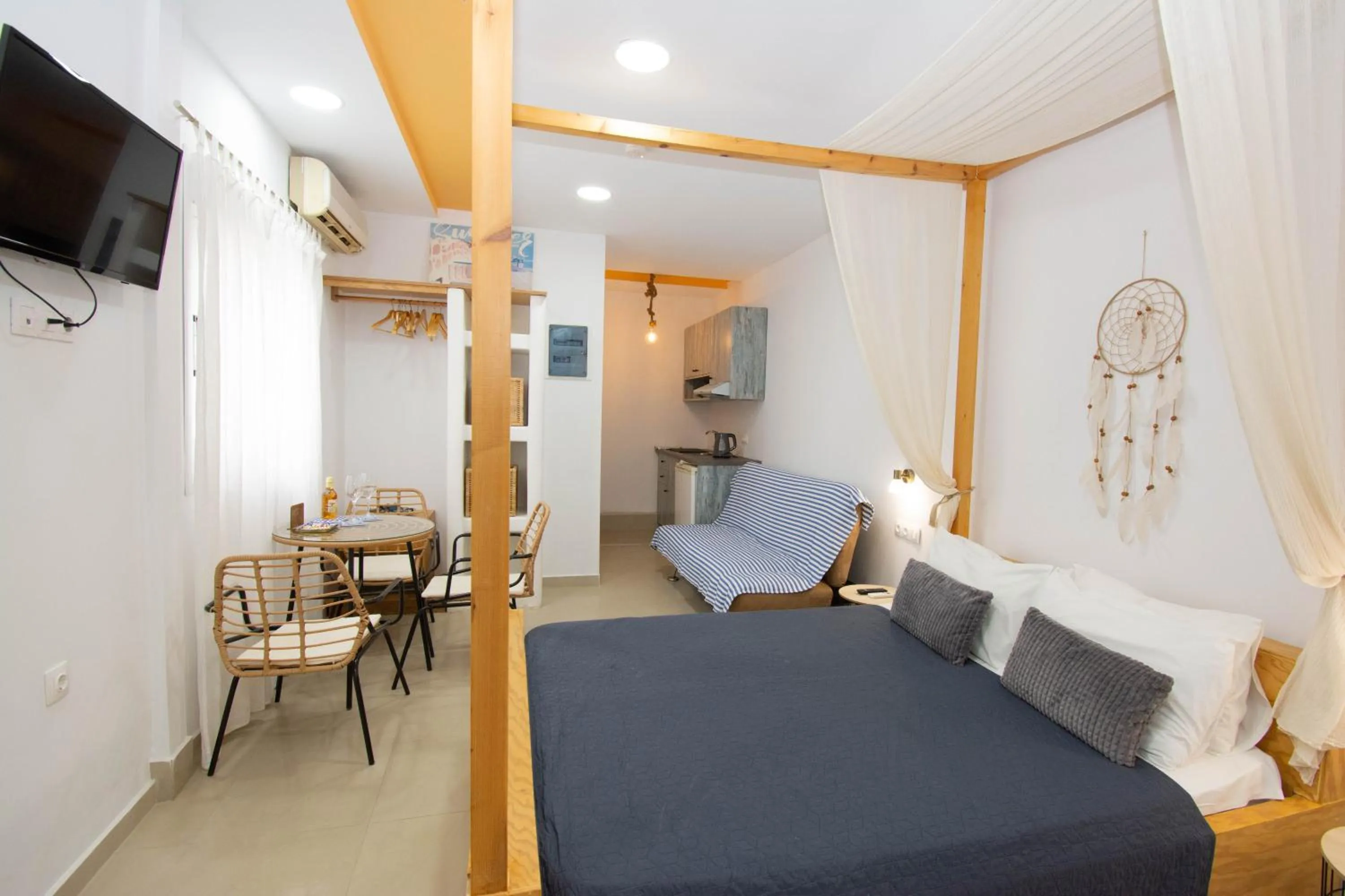 Bed in OV Suites "by Checkin"