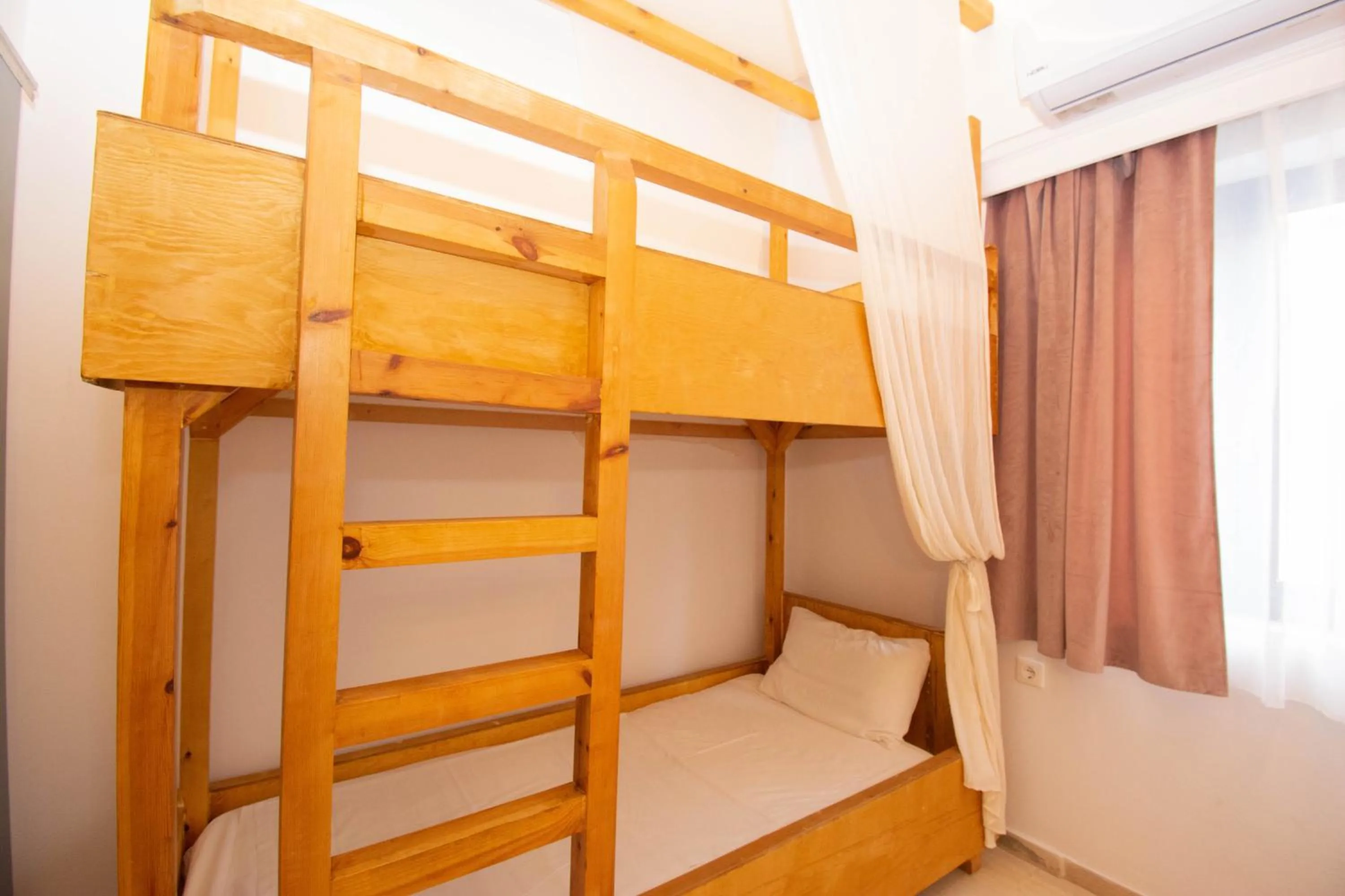 Bed in OV Suites "by Checkin"