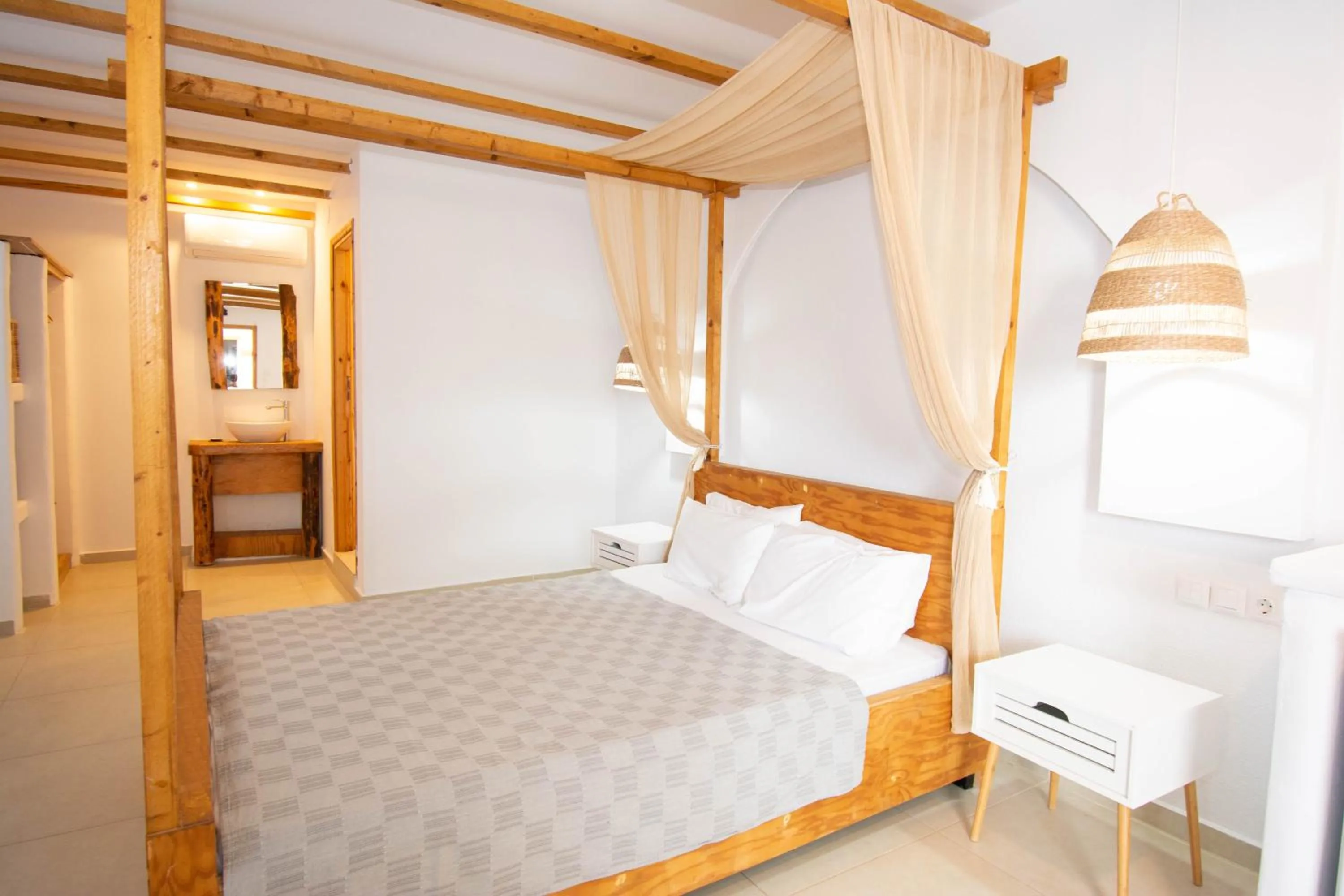 Bed in OV Suites "by Checkin"