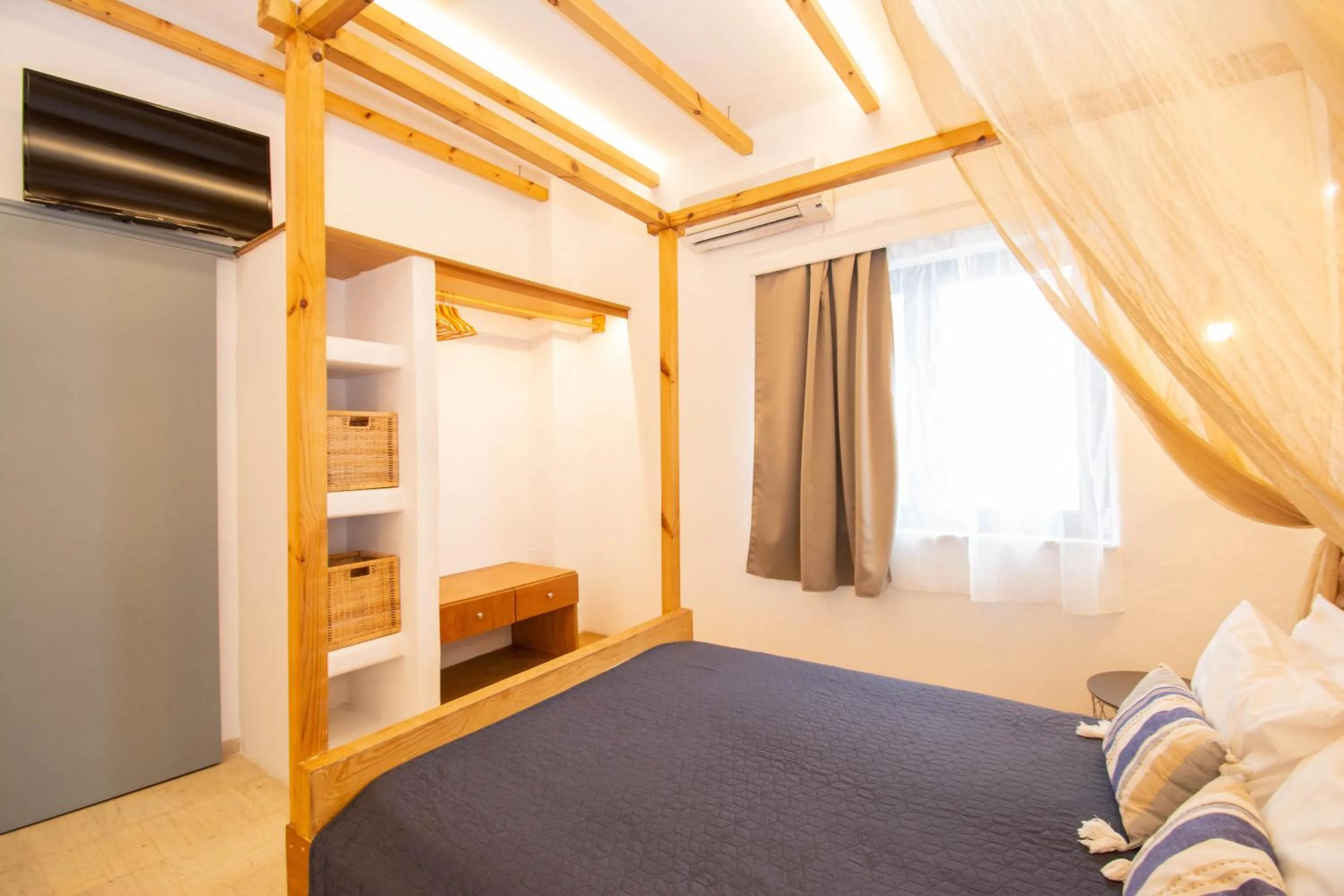 Bed in OV Suites "by Checkin"