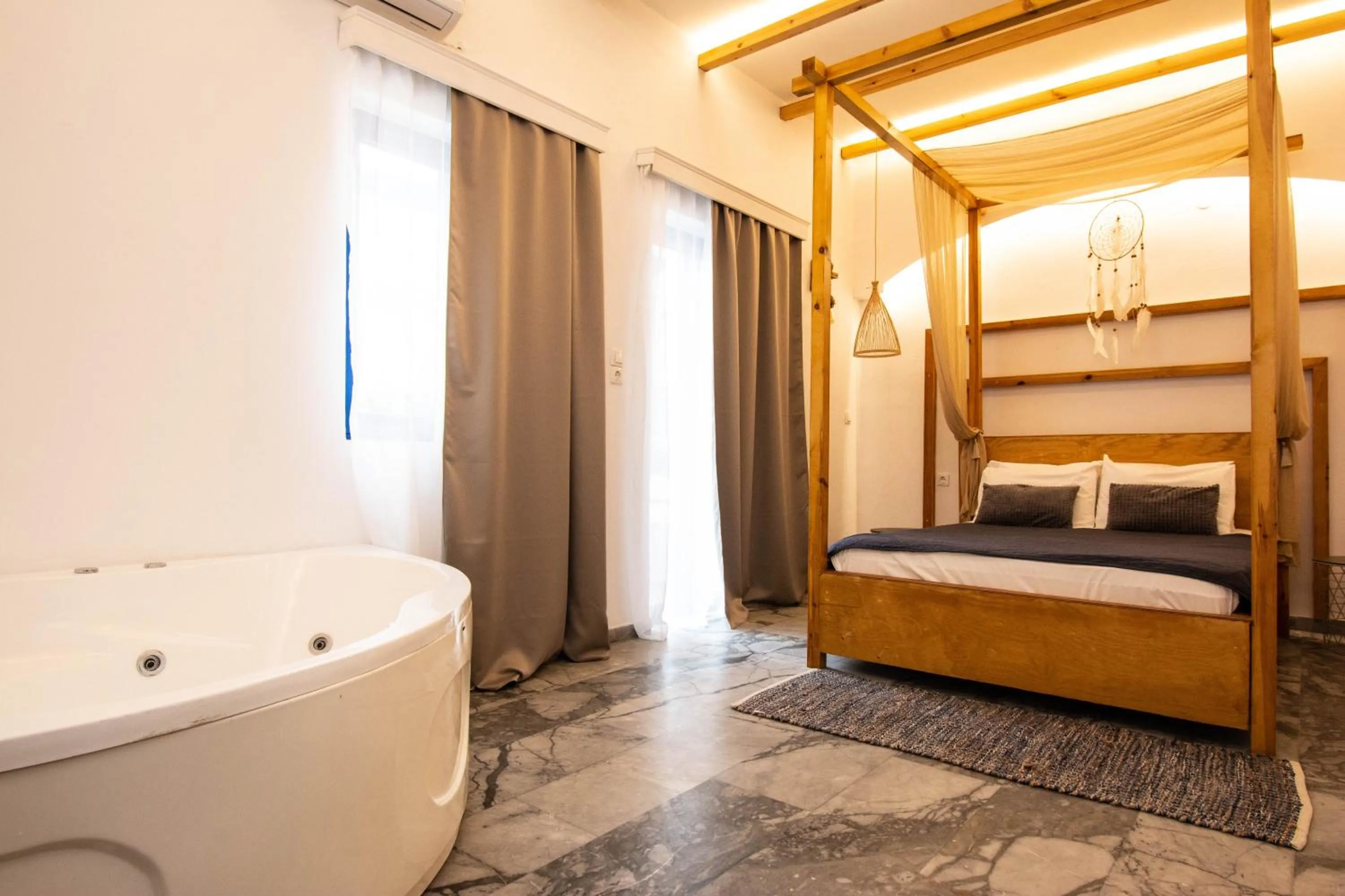 Bed in OV Suites "by Checkin"