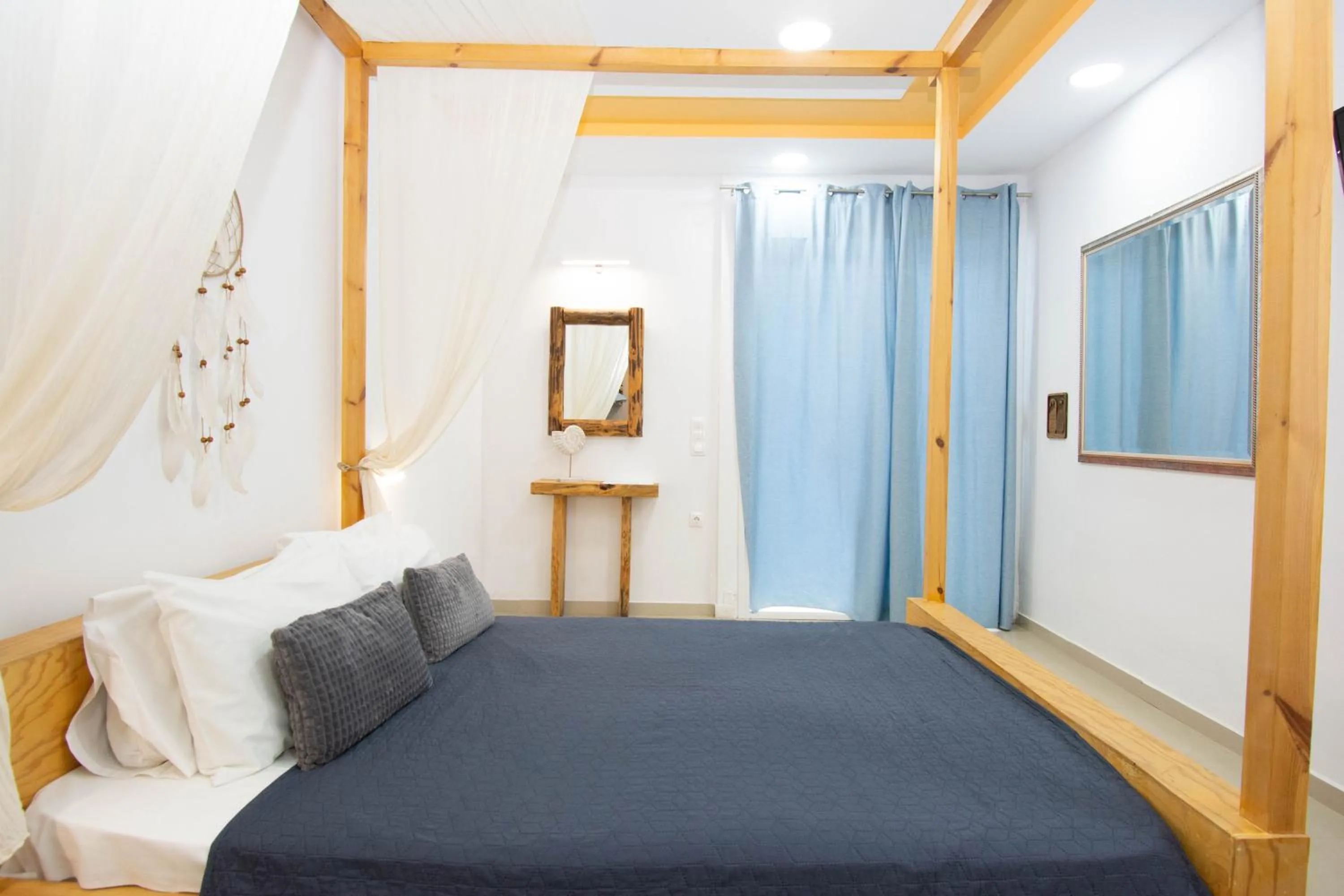 Bed in OV Suites "by Checkin"