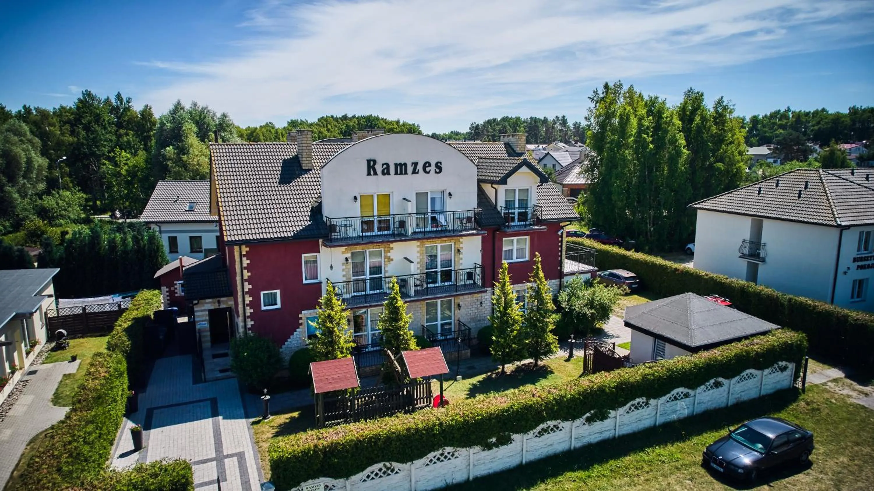 Property building in RAMZES-pokoje z balkonami,parking,Blisko do plaży Ustka