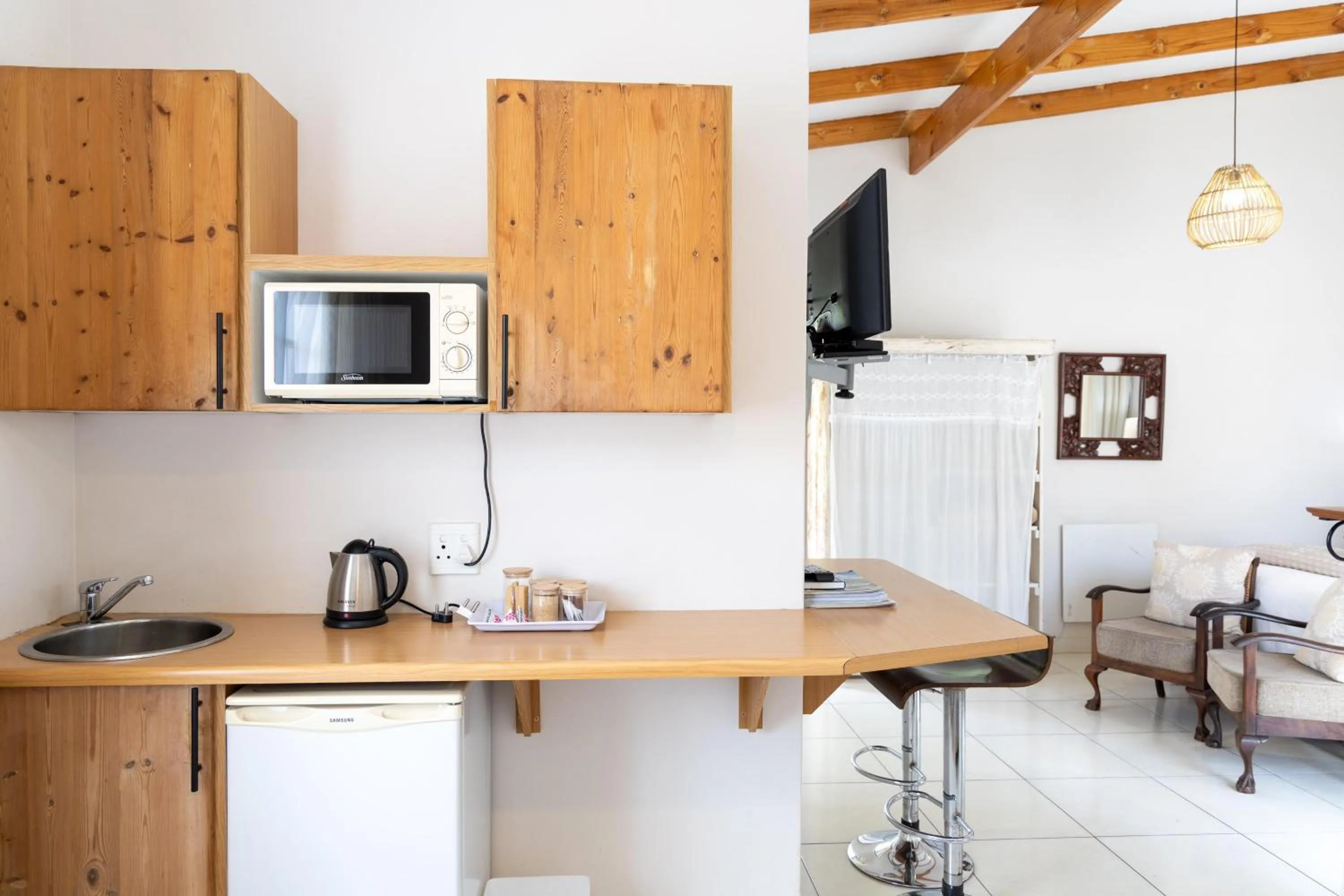 Kitchen or kitchenette in LA Guesthouse