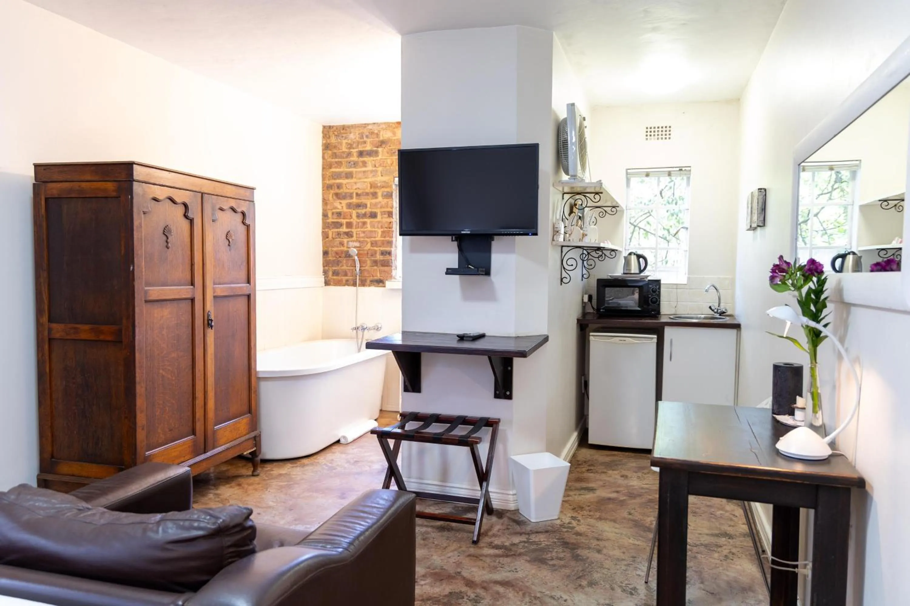 Bathroom in LA Guesthouse