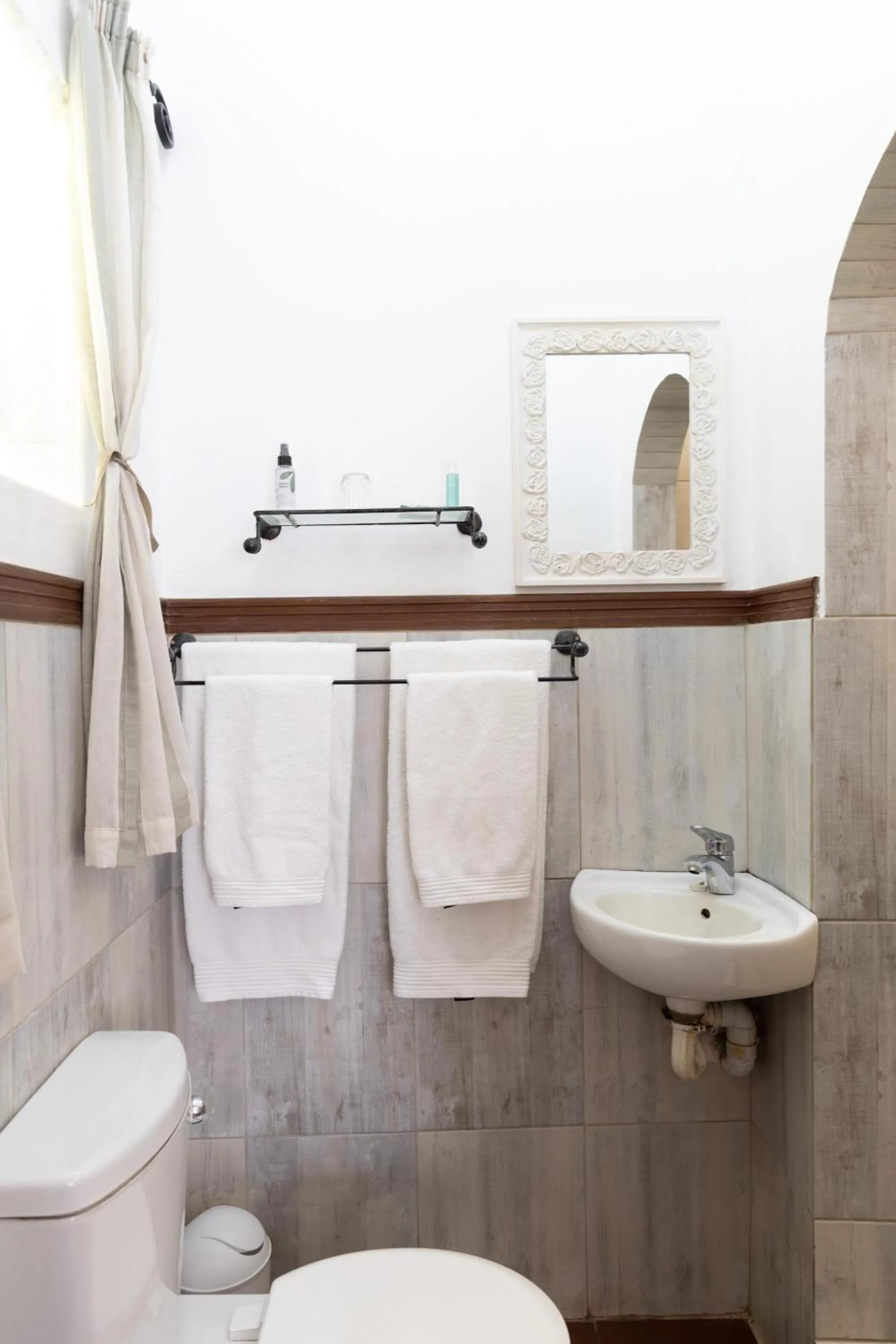 Bathroom in LA Guesthouse