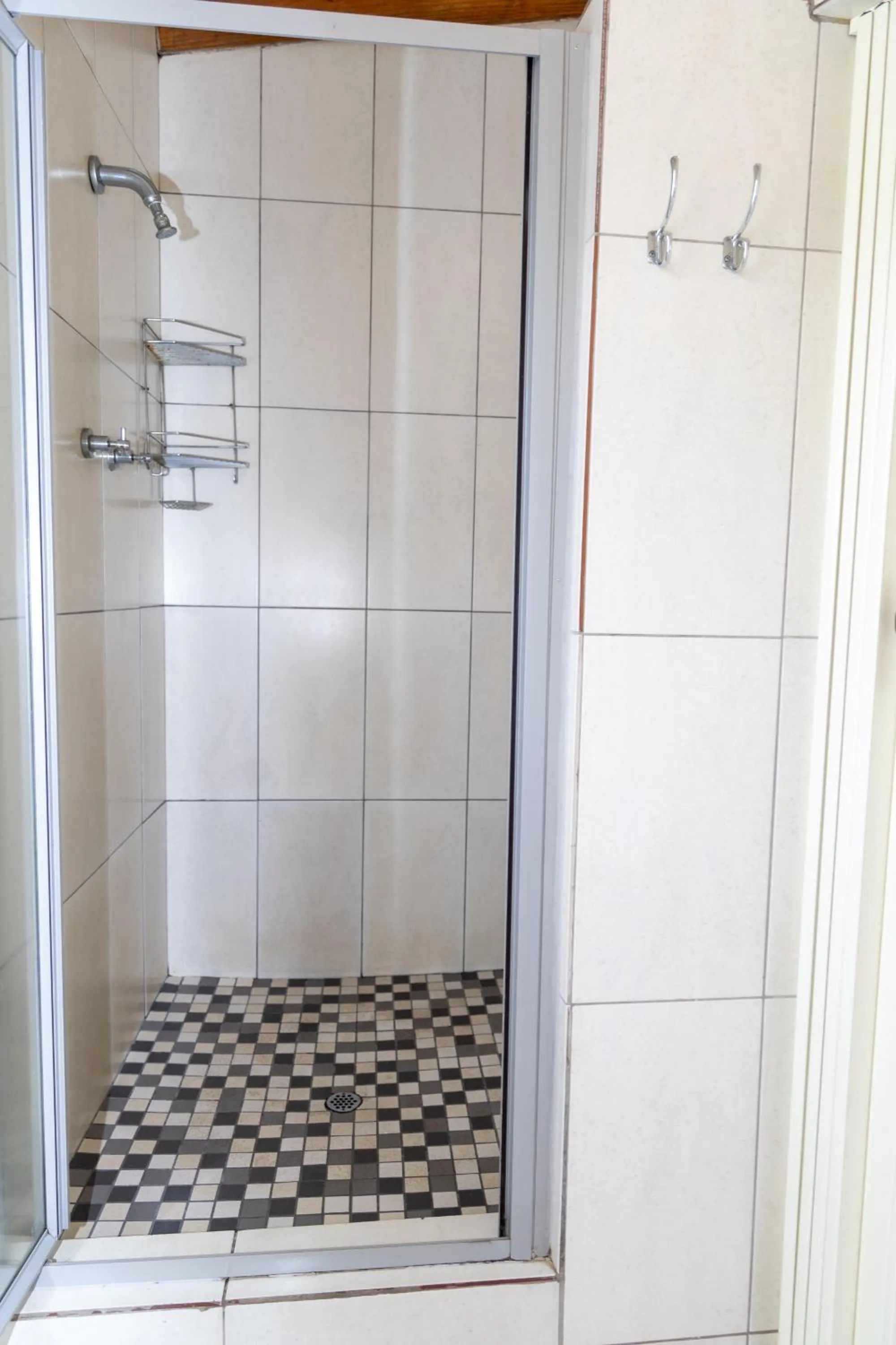 Shower in LA Guesthouse