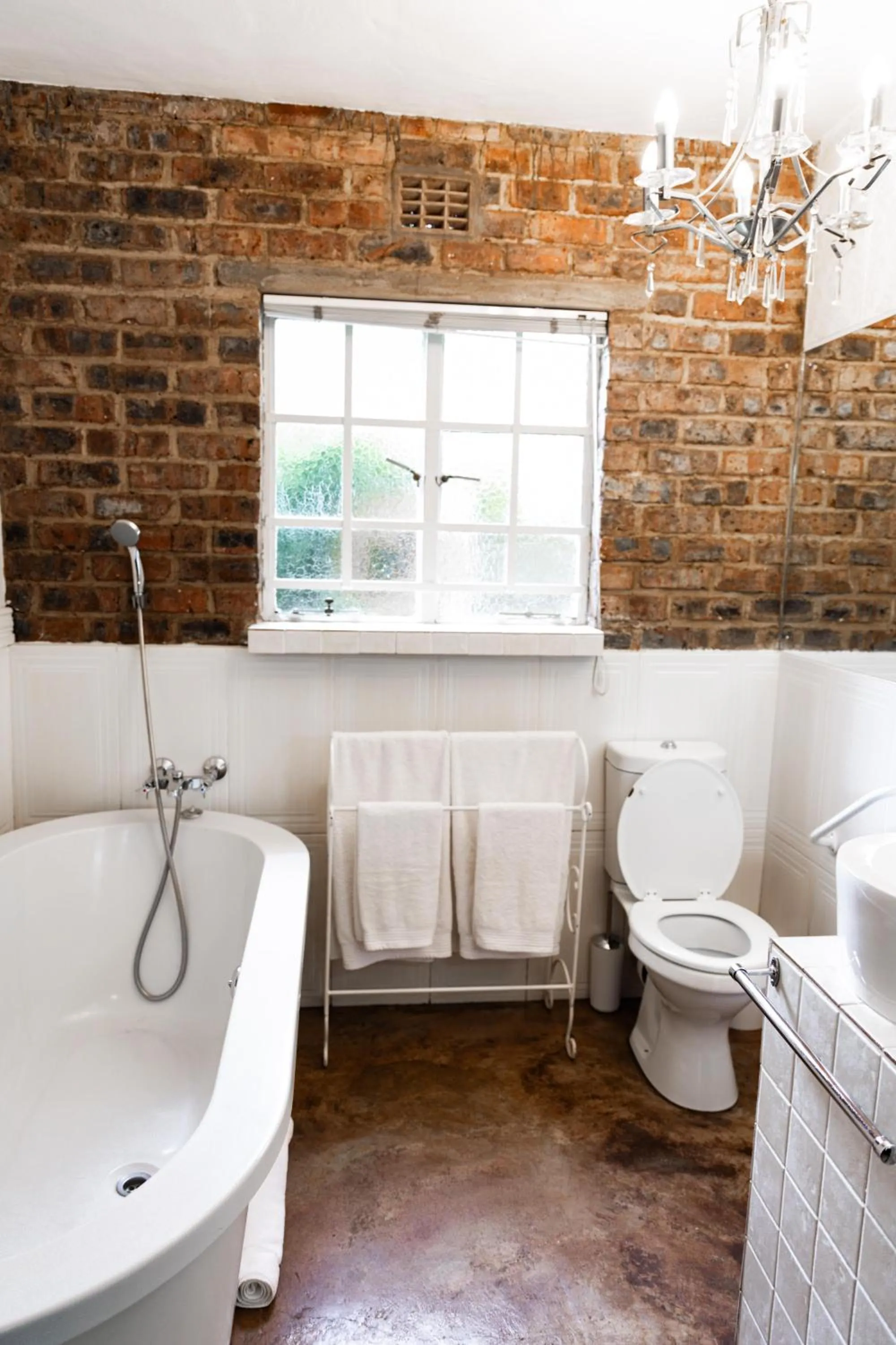 Bath in LA Guesthouse