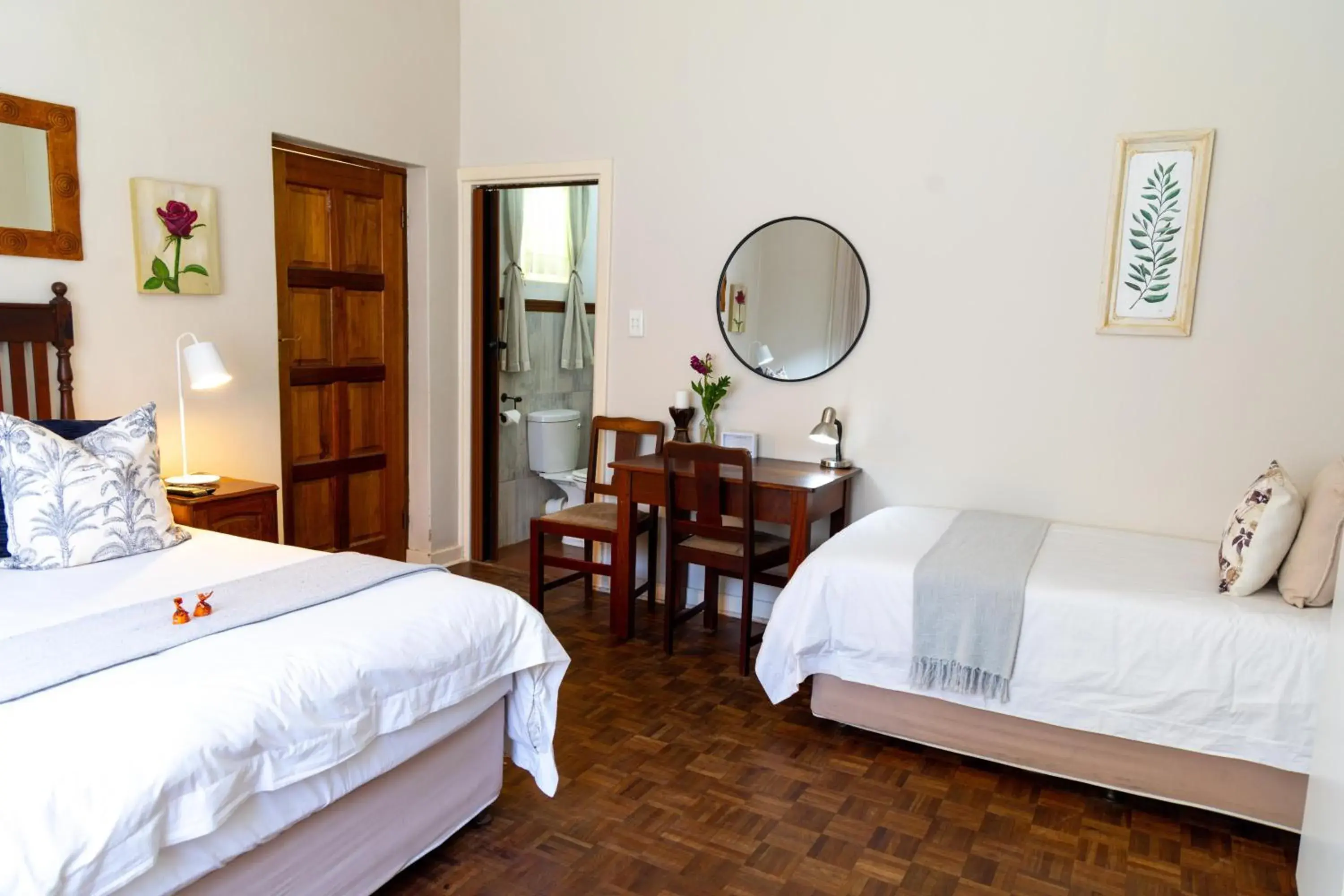 Triple Room with Bathroom in LA Guesthouse Triple Room with Bathroom in LA Guesthouse