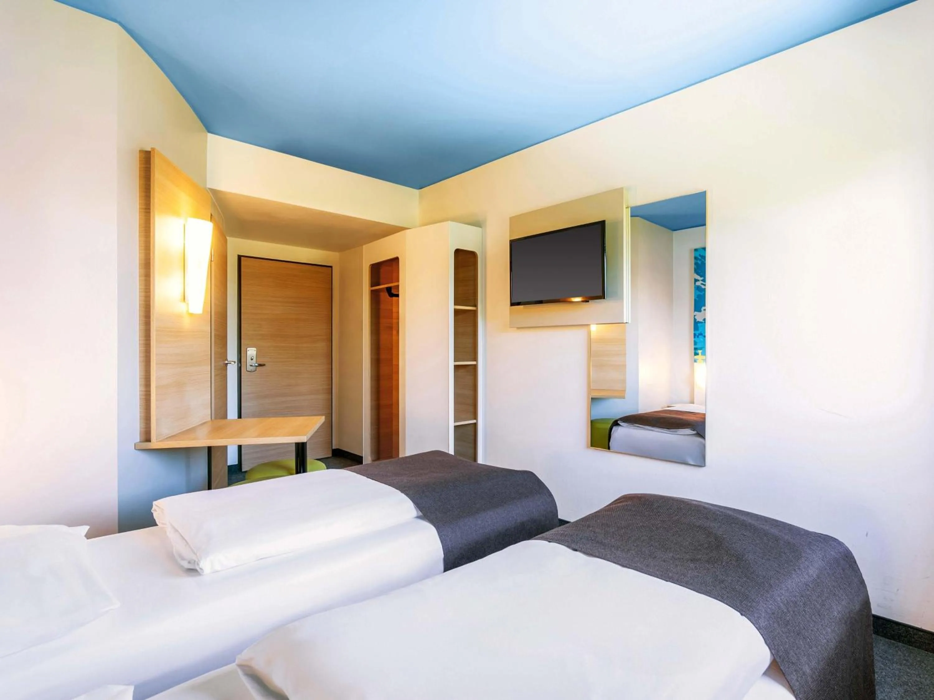 Photo of the whole room, Bed in B&B Hotel Stuttgart-City