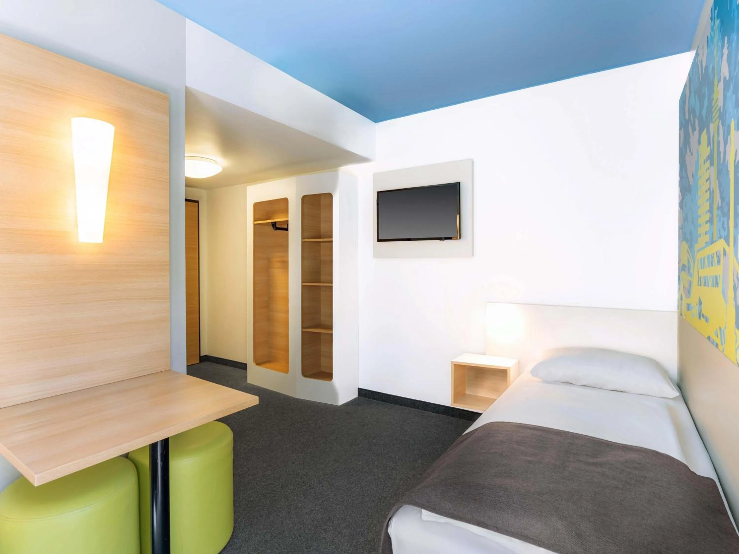 Photo of the whole room, Bed in B&B Hotel Stuttgart-City