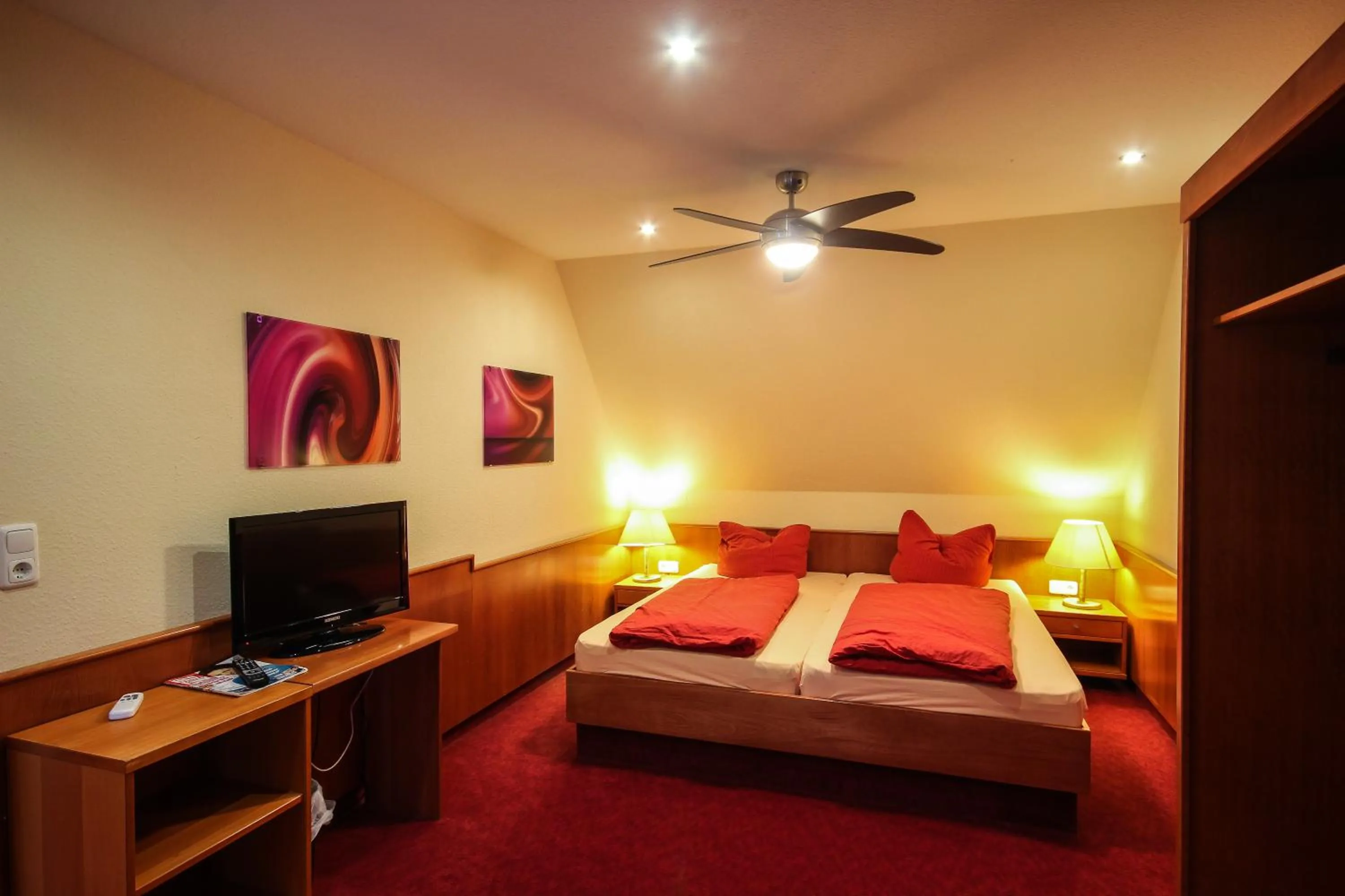 Photo of the whole room, Bed in Landhaus Eden 3 Sterne Superior