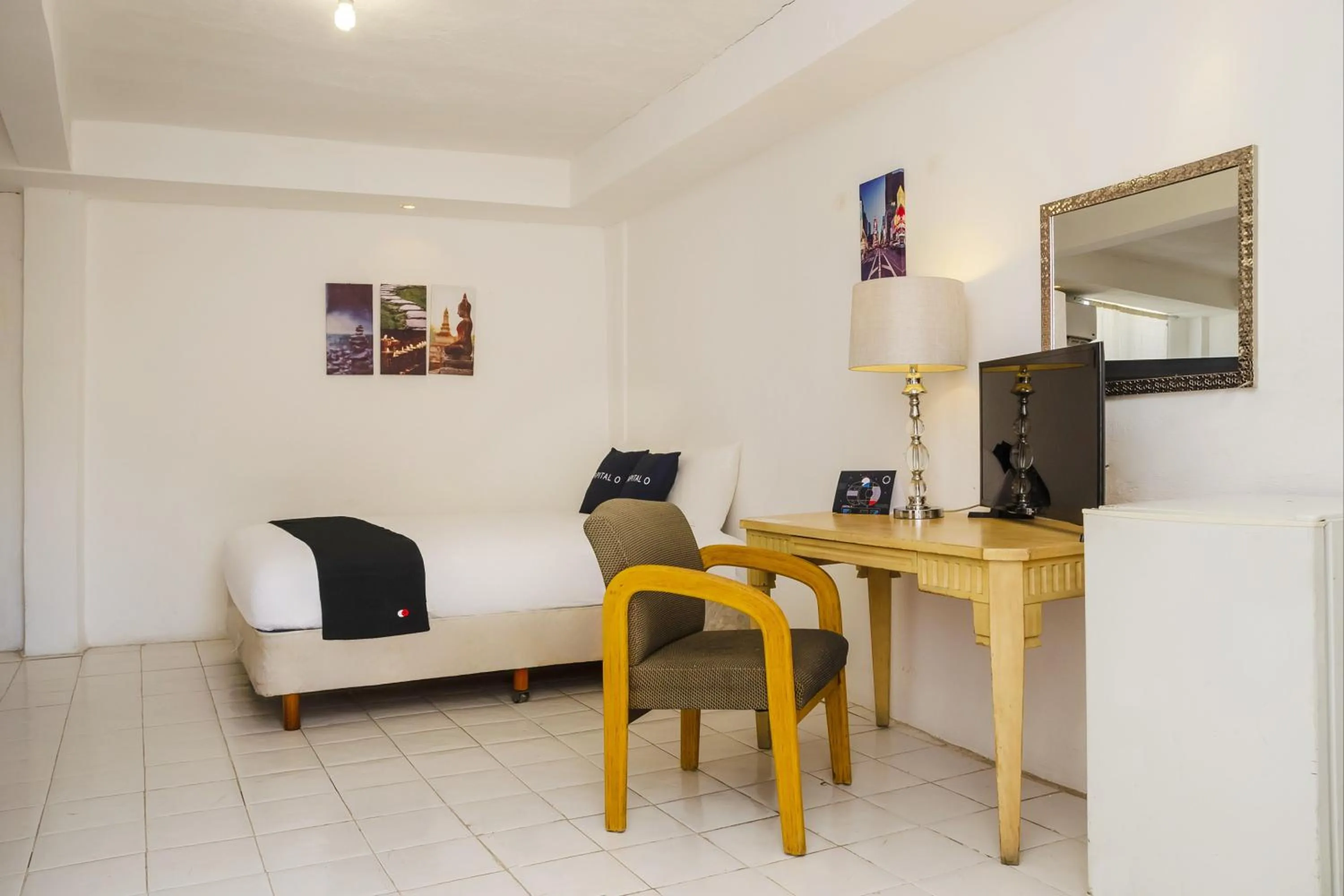 Bedroom, Bed in Capital O Hotel Dos Mares, Cabo San Lucas