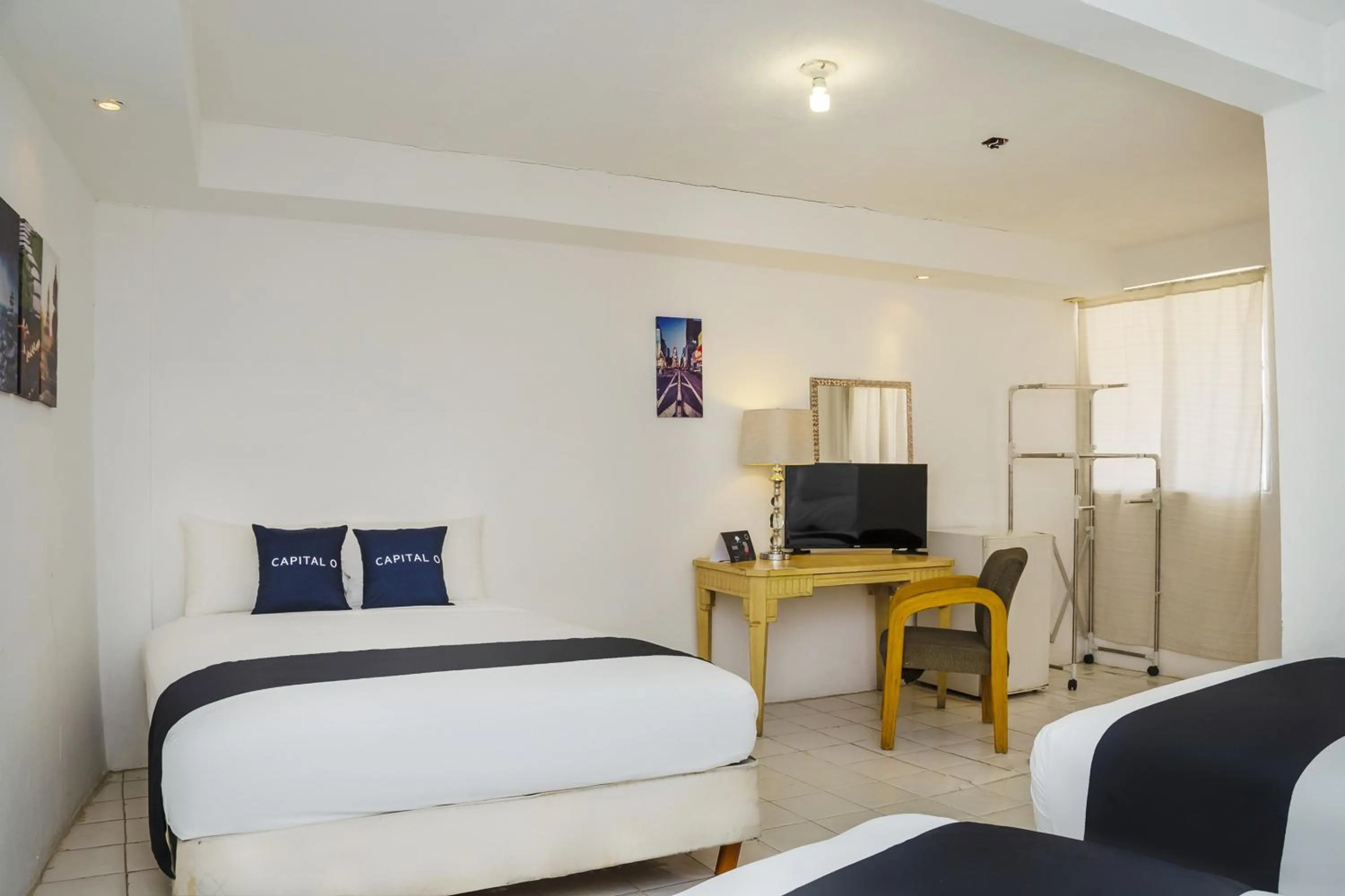 Bedroom, Bed in Capital O Hotel Dos Mares, Cabo San Lucas