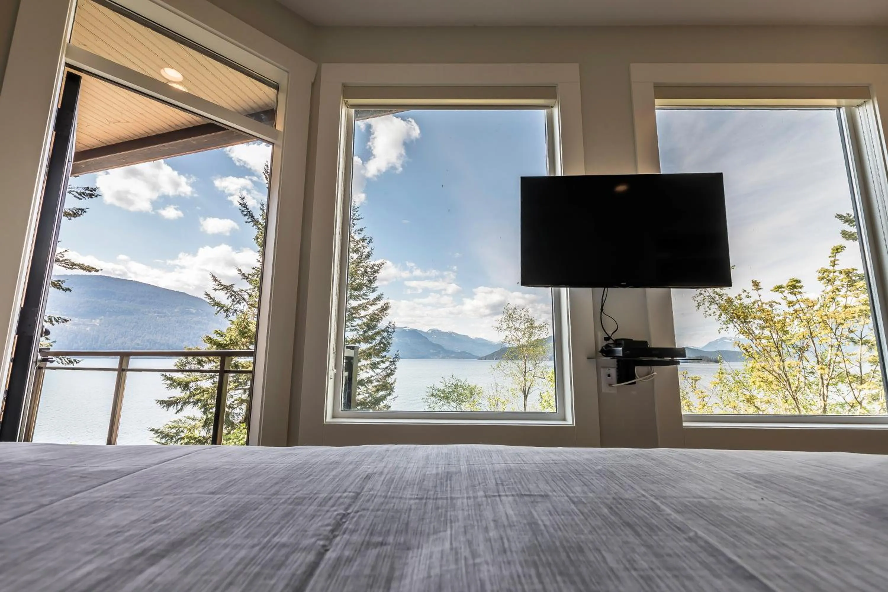 Bed in The Lodge on Harrison Lake
