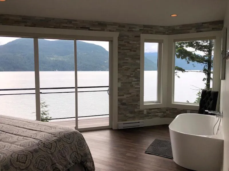 The Lodge on Harrison Lake