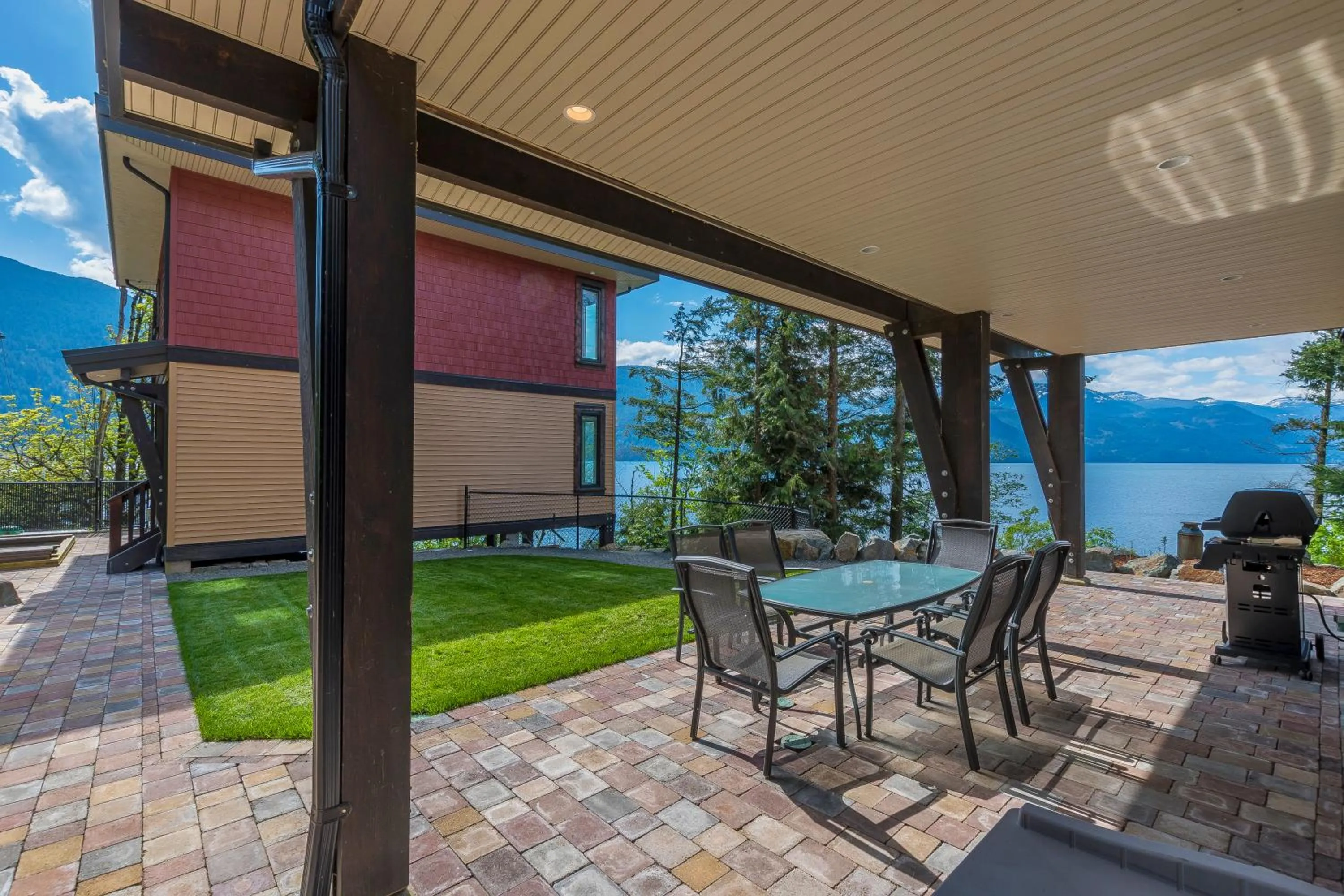 Patio in The Lodge on Harrison Lake