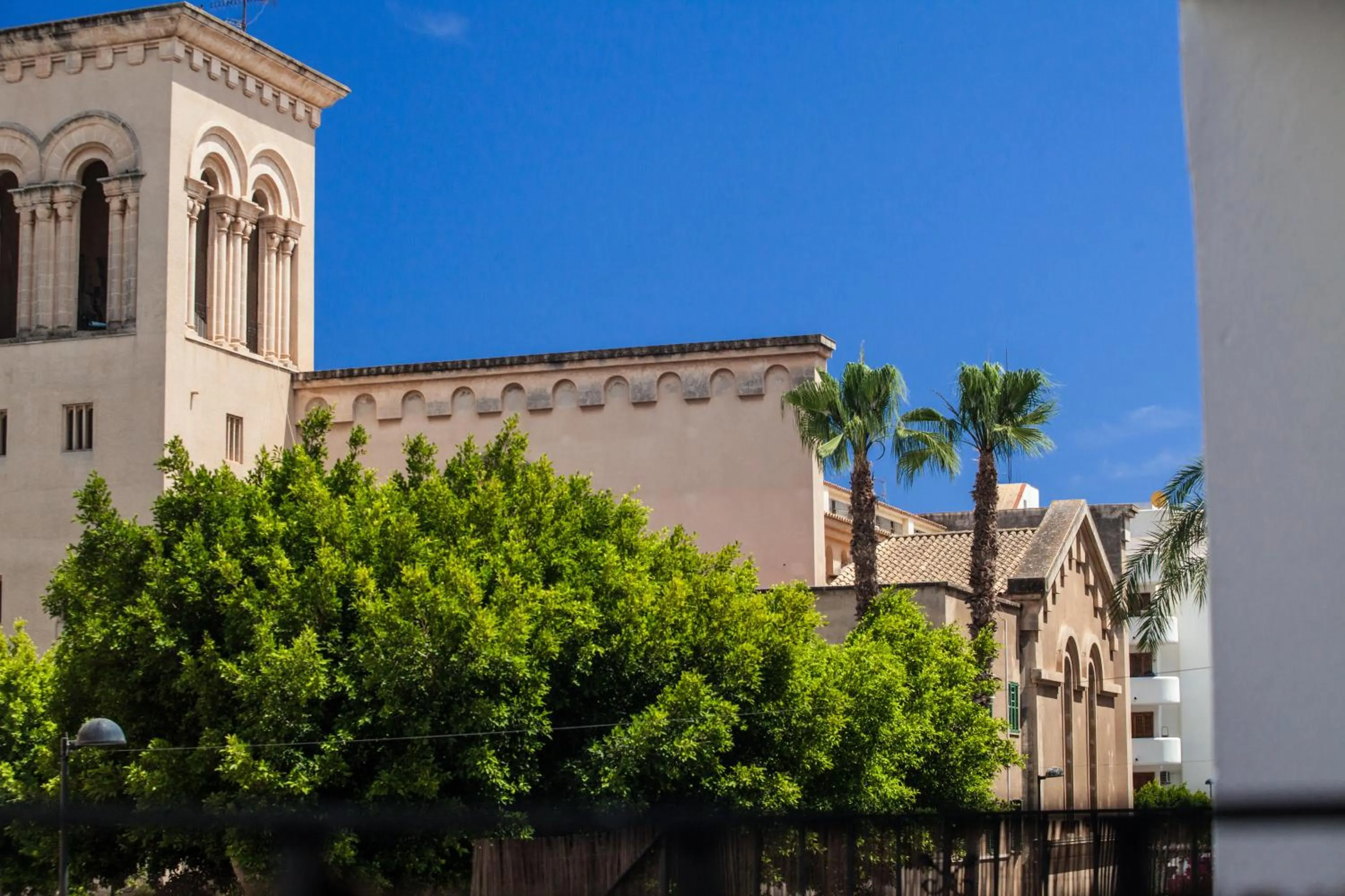 Neighbourhood in Ten Hostel