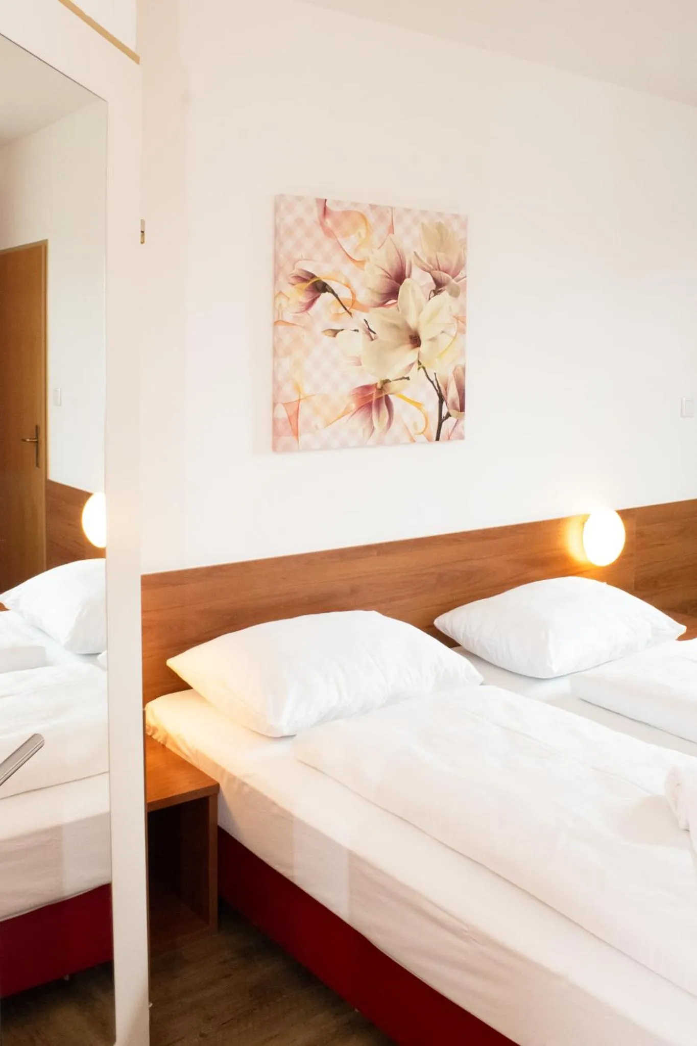 Photo of the whole room, Bed in OEKOTEL Traiskirchen