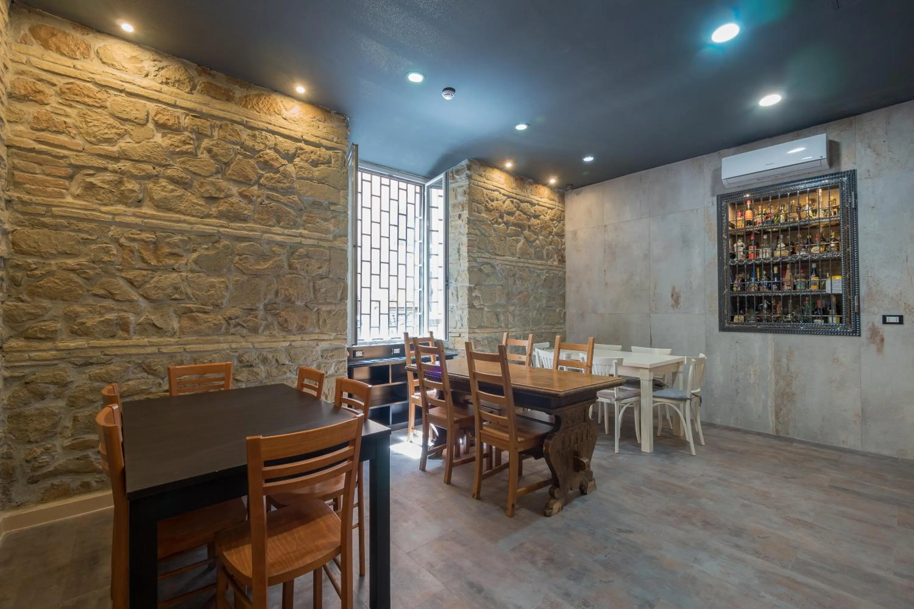 Kitchen or kitchenette in Alessandro Palace & Bar