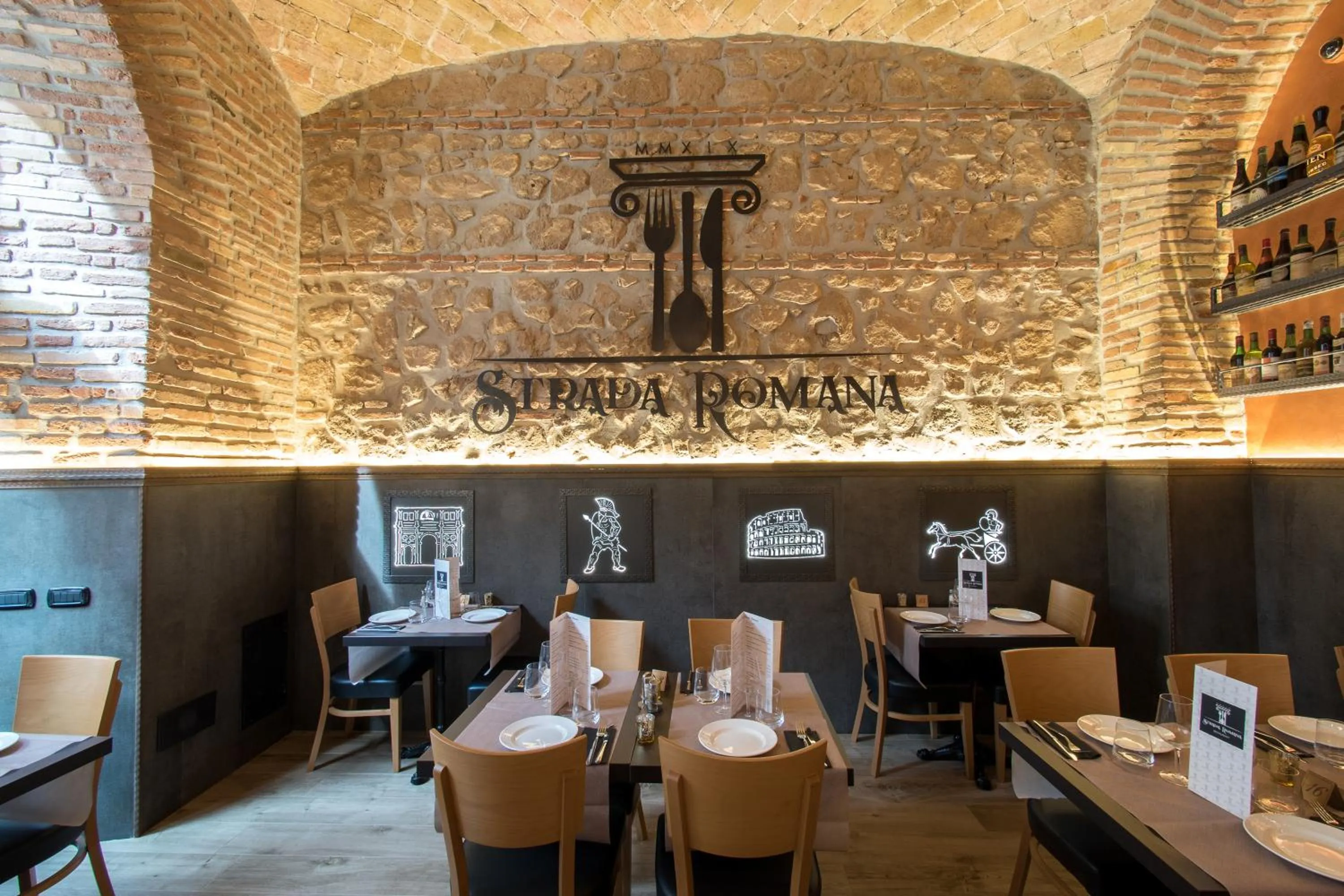 Restaurant/places to eat in Alessandro Palace & Bar
