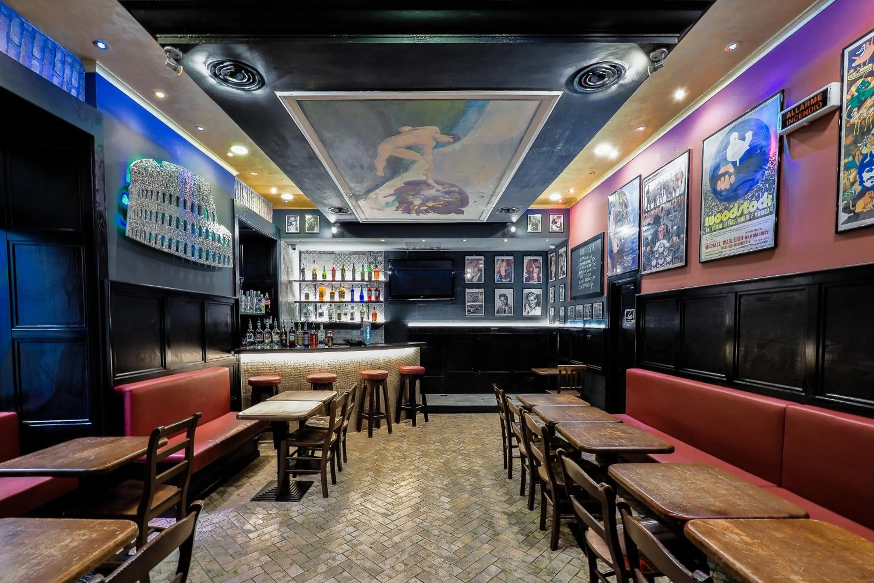 Lounge or bar in Alessandro Palace & Bar