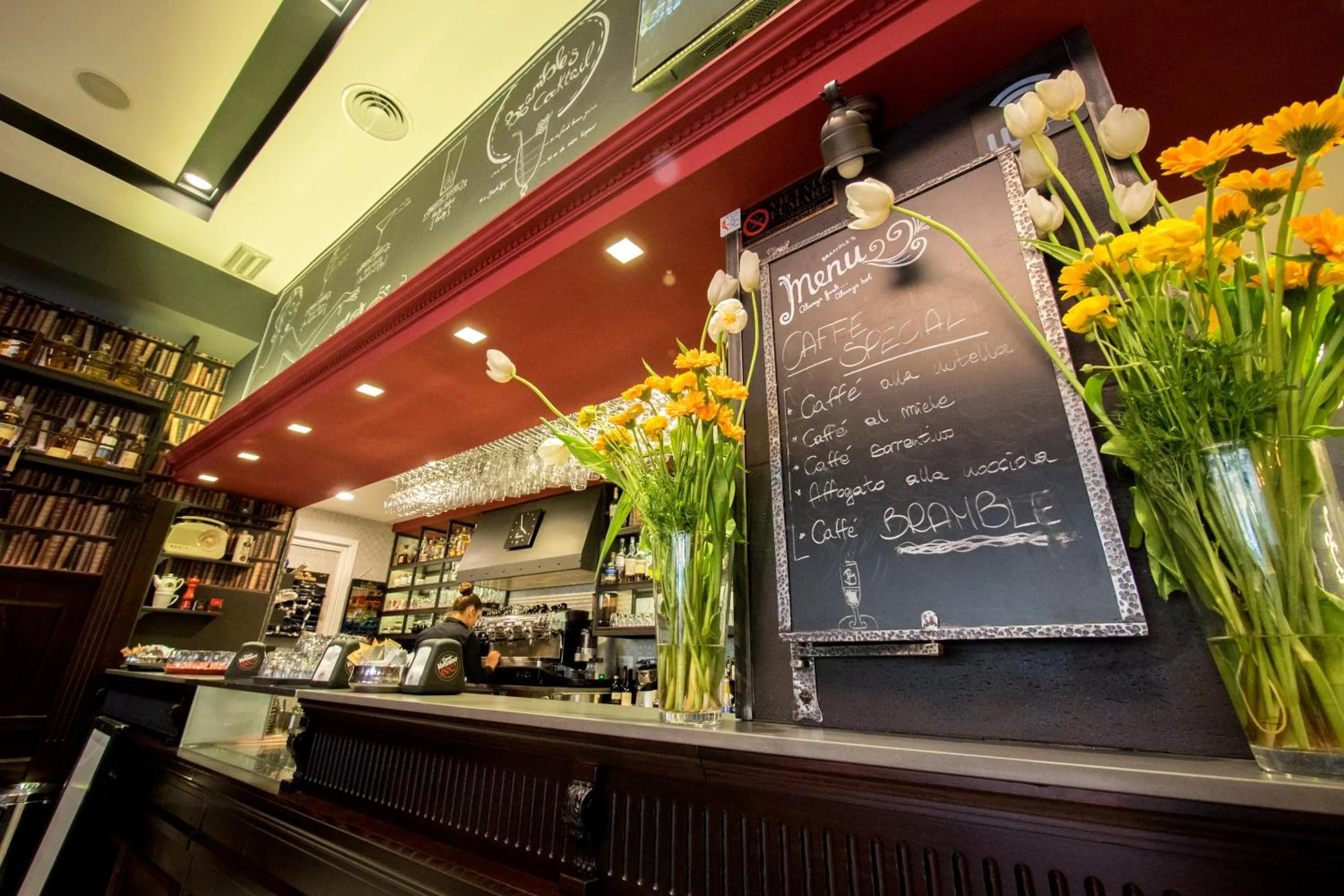 Restaurant/places to eat in Alessandro Palace & Bar