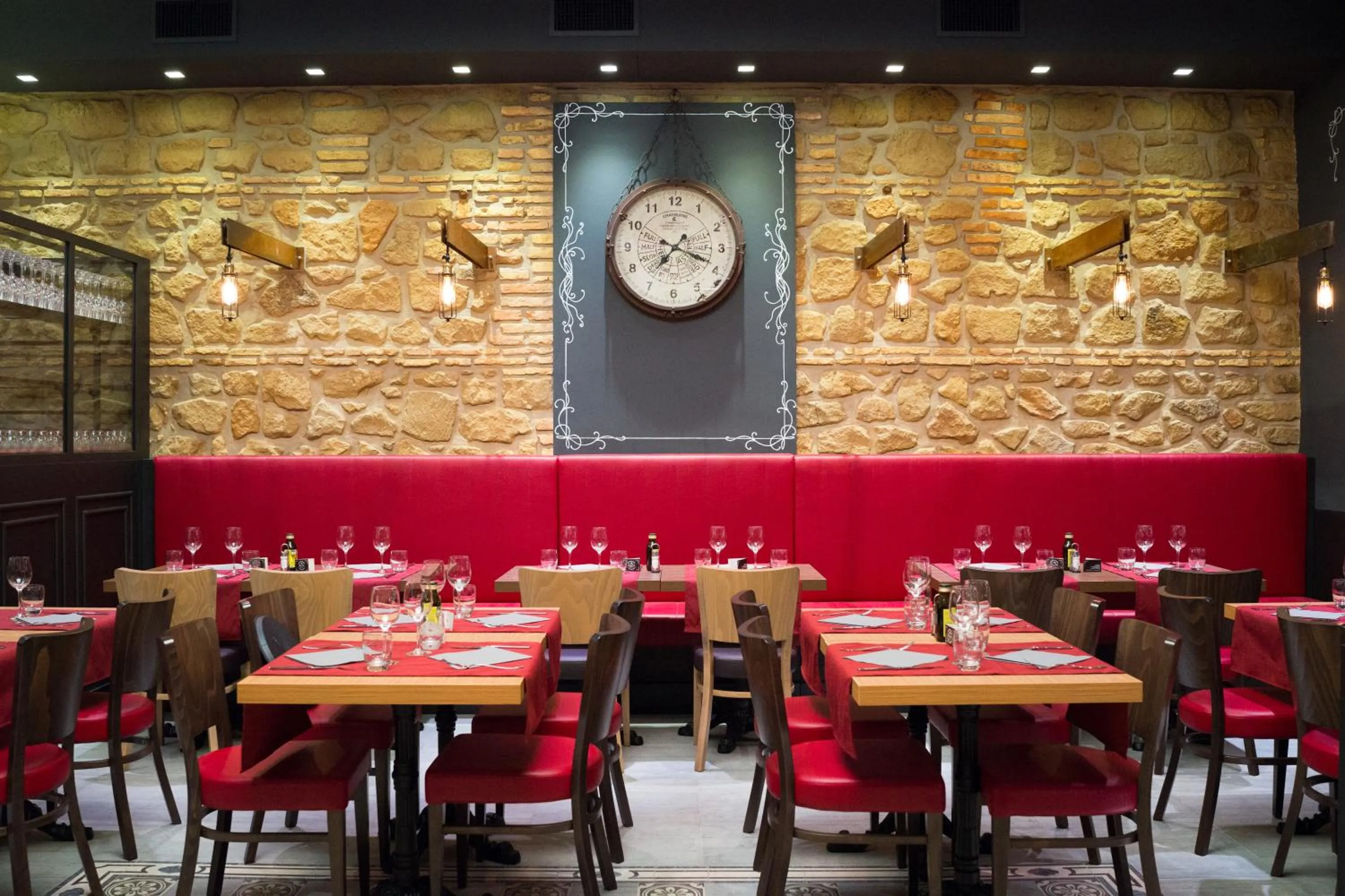 Restaurant/places to eat in Alessandro Palace & Bar