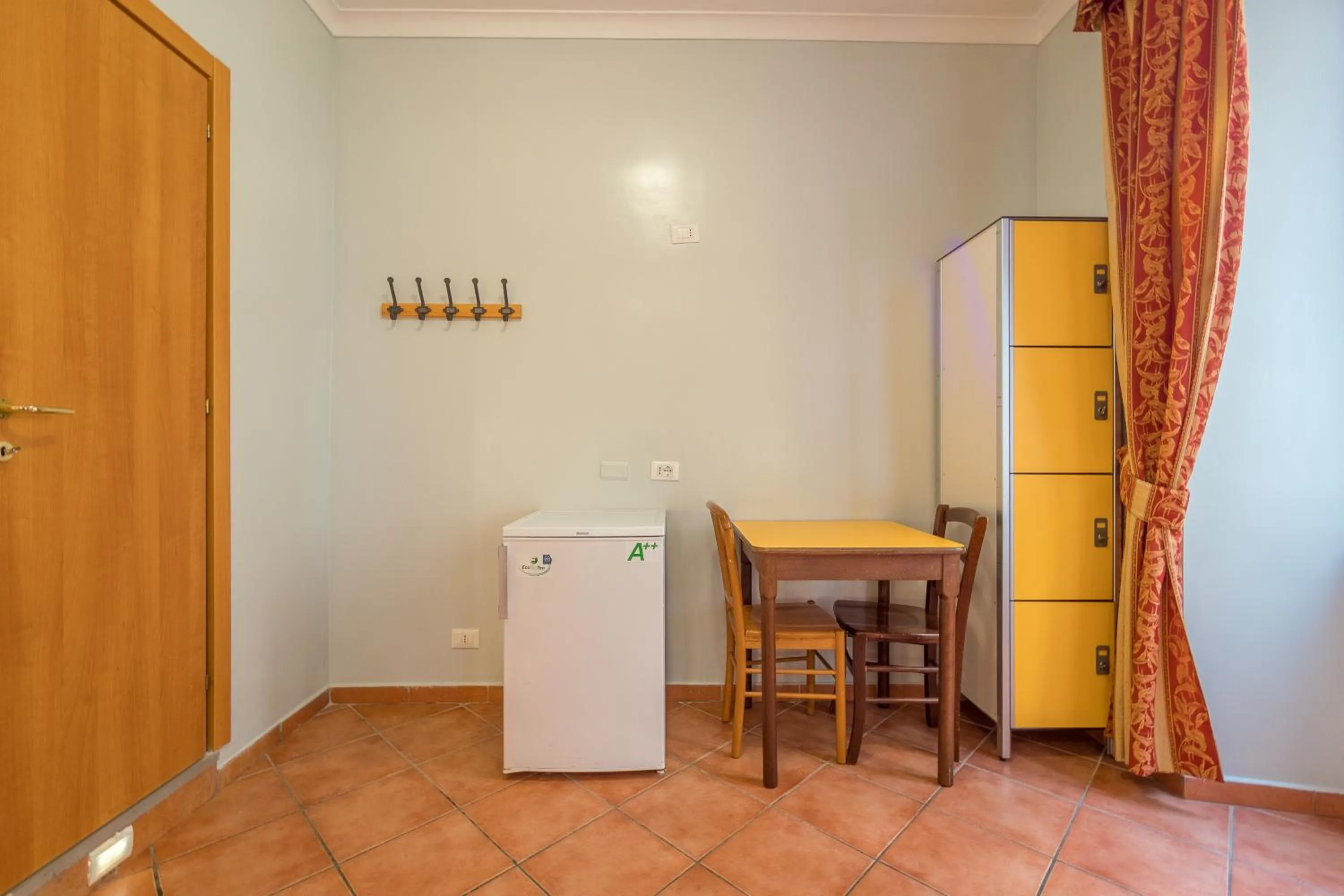 hair dresser in Alessandro Palace & Bar