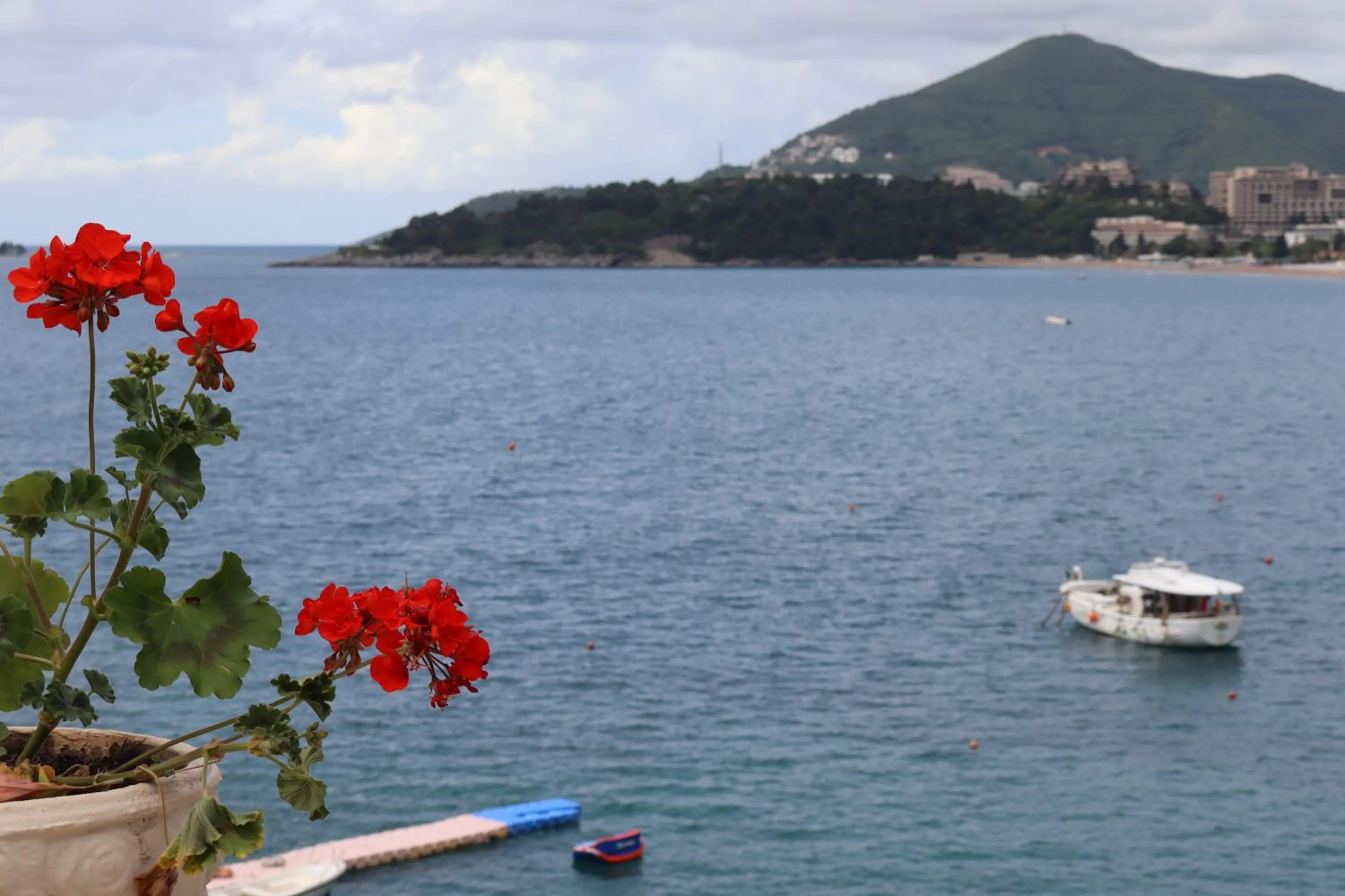 Day in New Hotel Kuč By Marvel