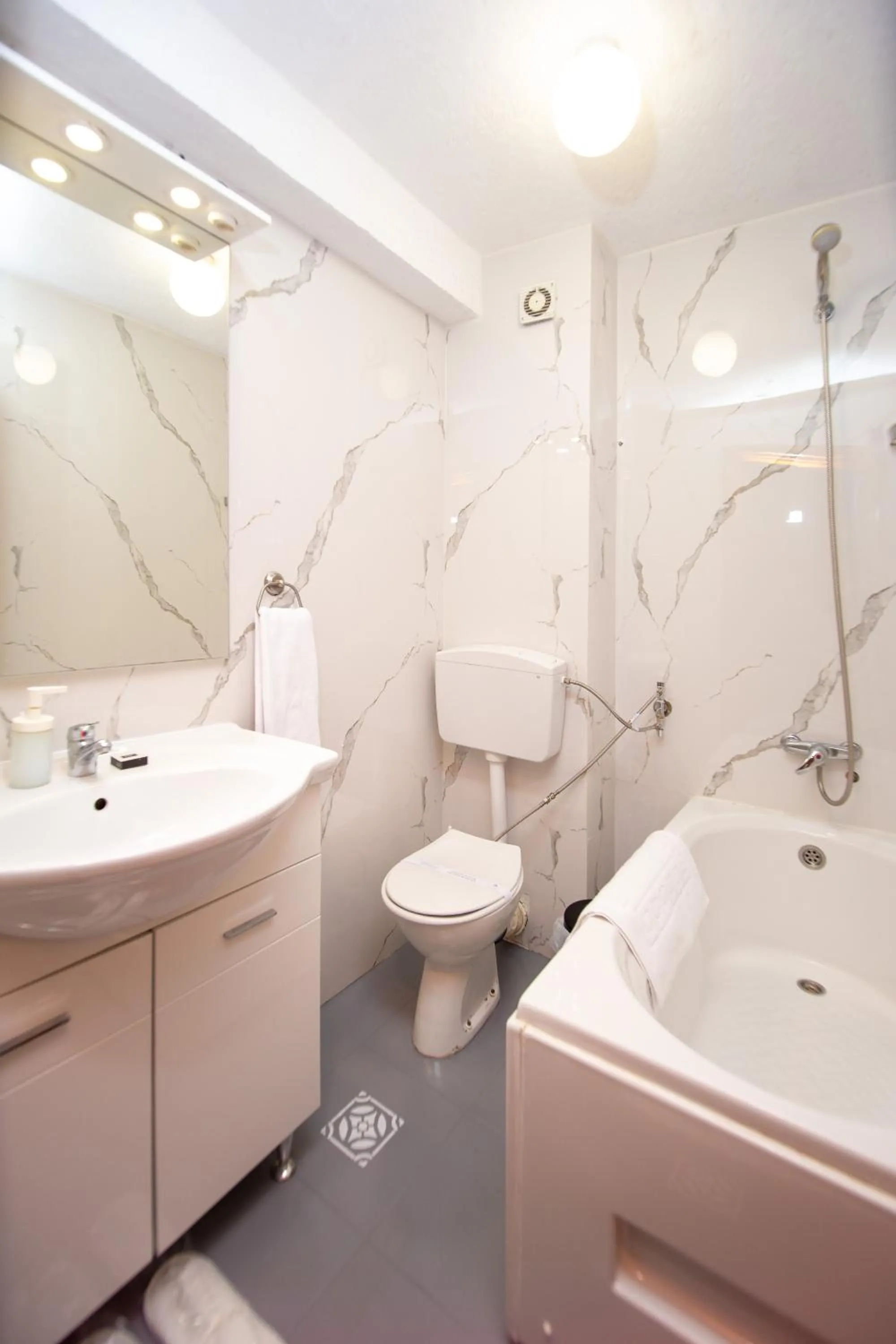 Shower in New Hotel Kuč By Marvel