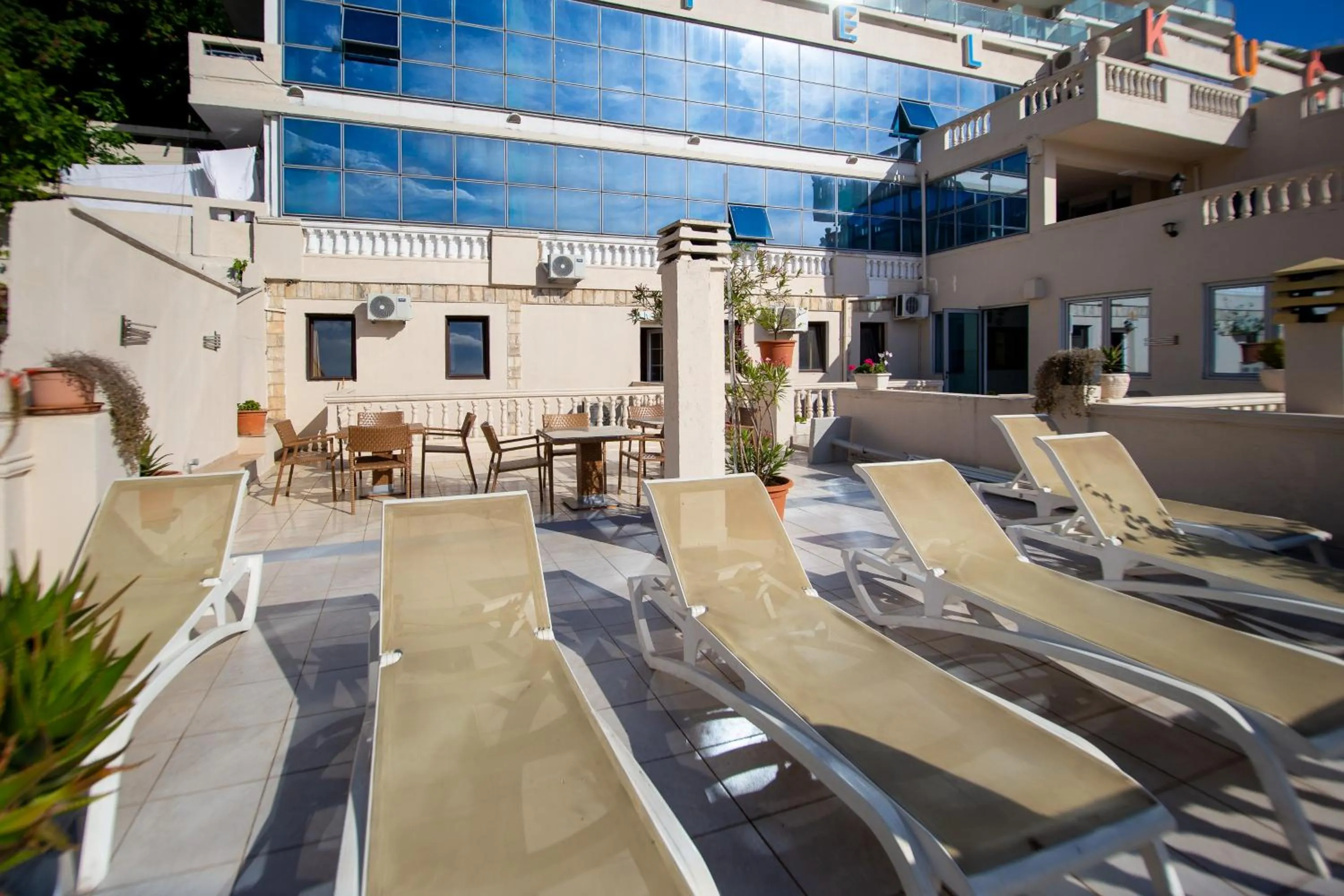 Day in New Hotel Kuč By Marvel