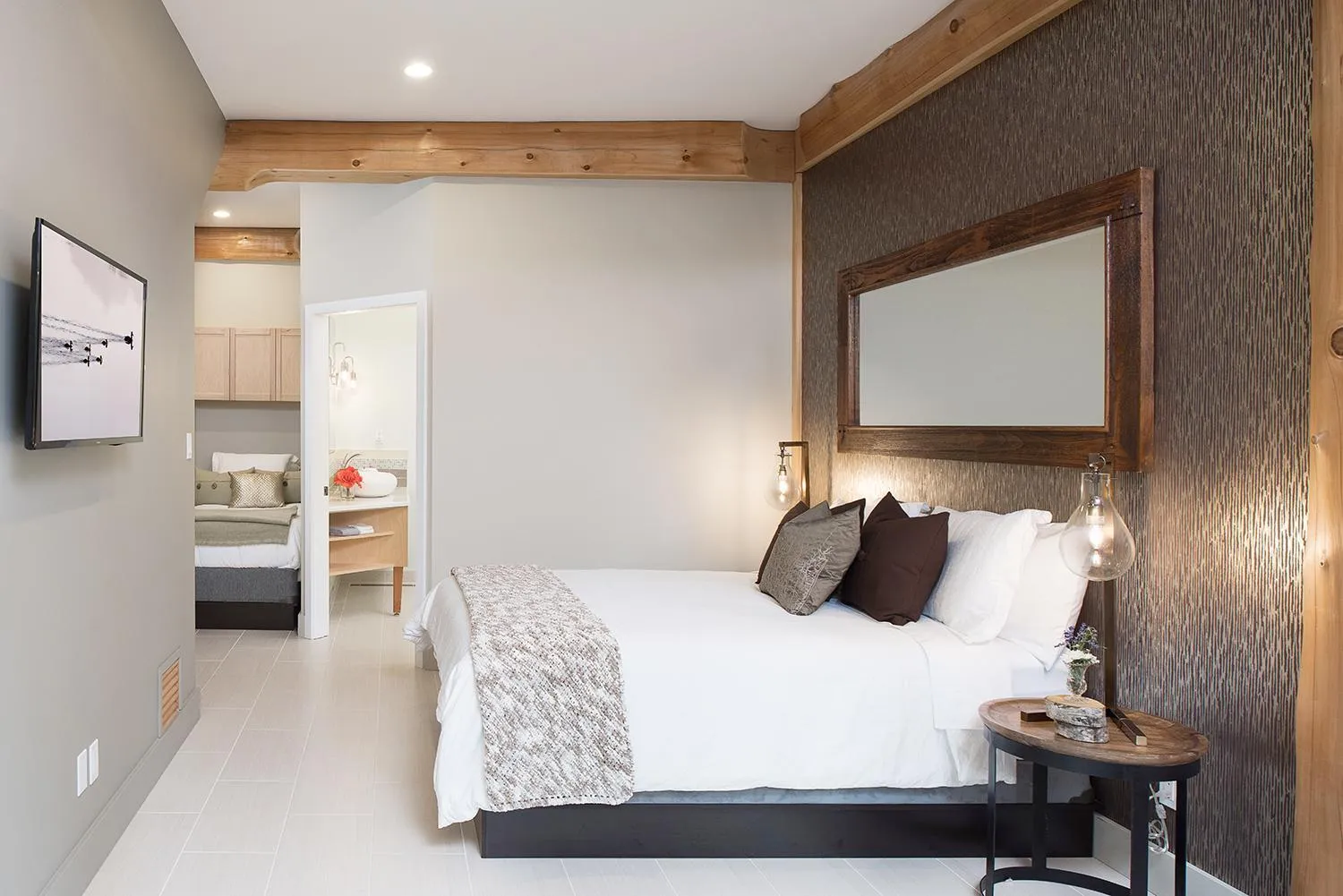 Bed in The Rockwell-Harrison Guest Lodge