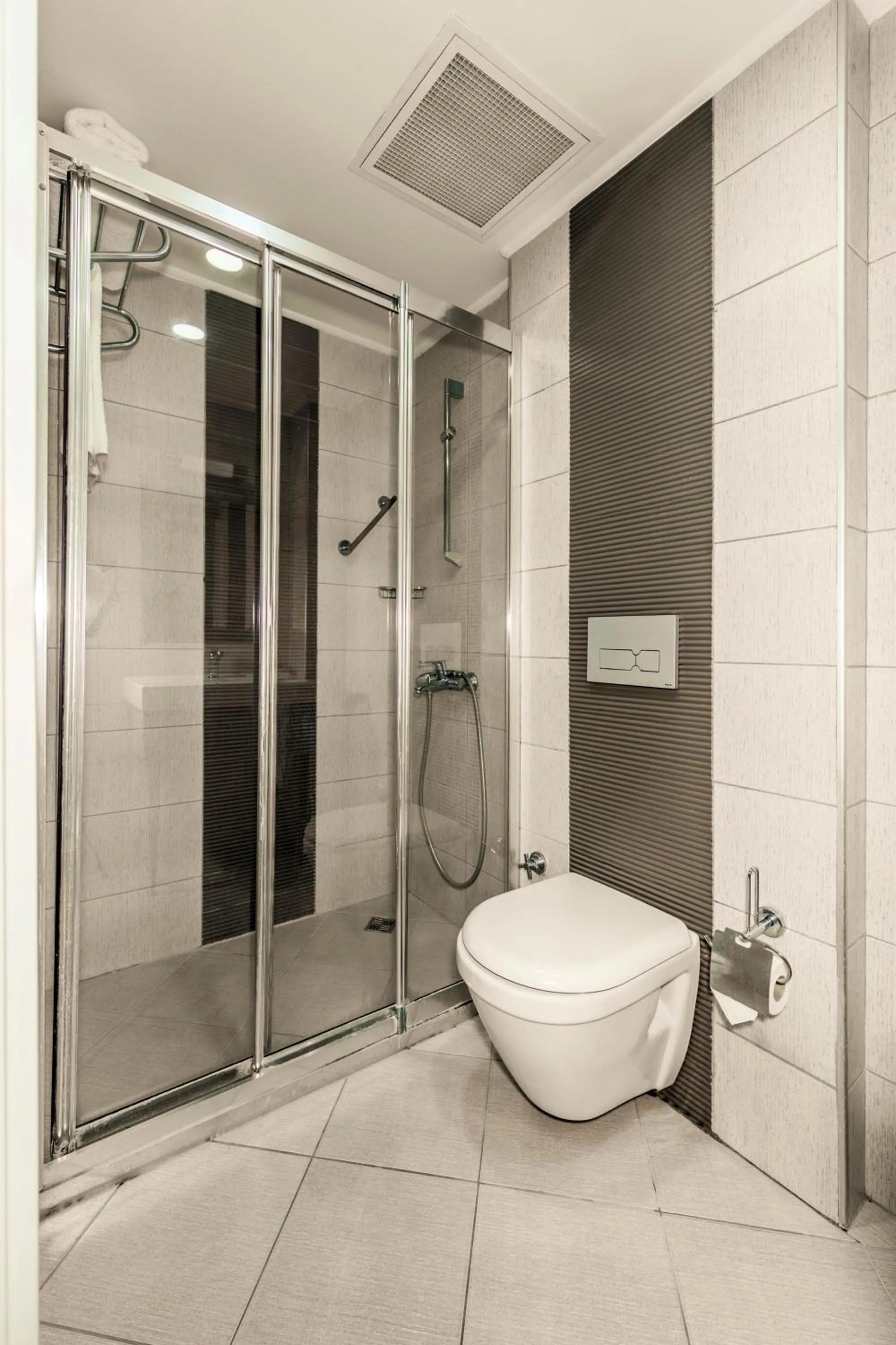 Shower in Tilia Hotel