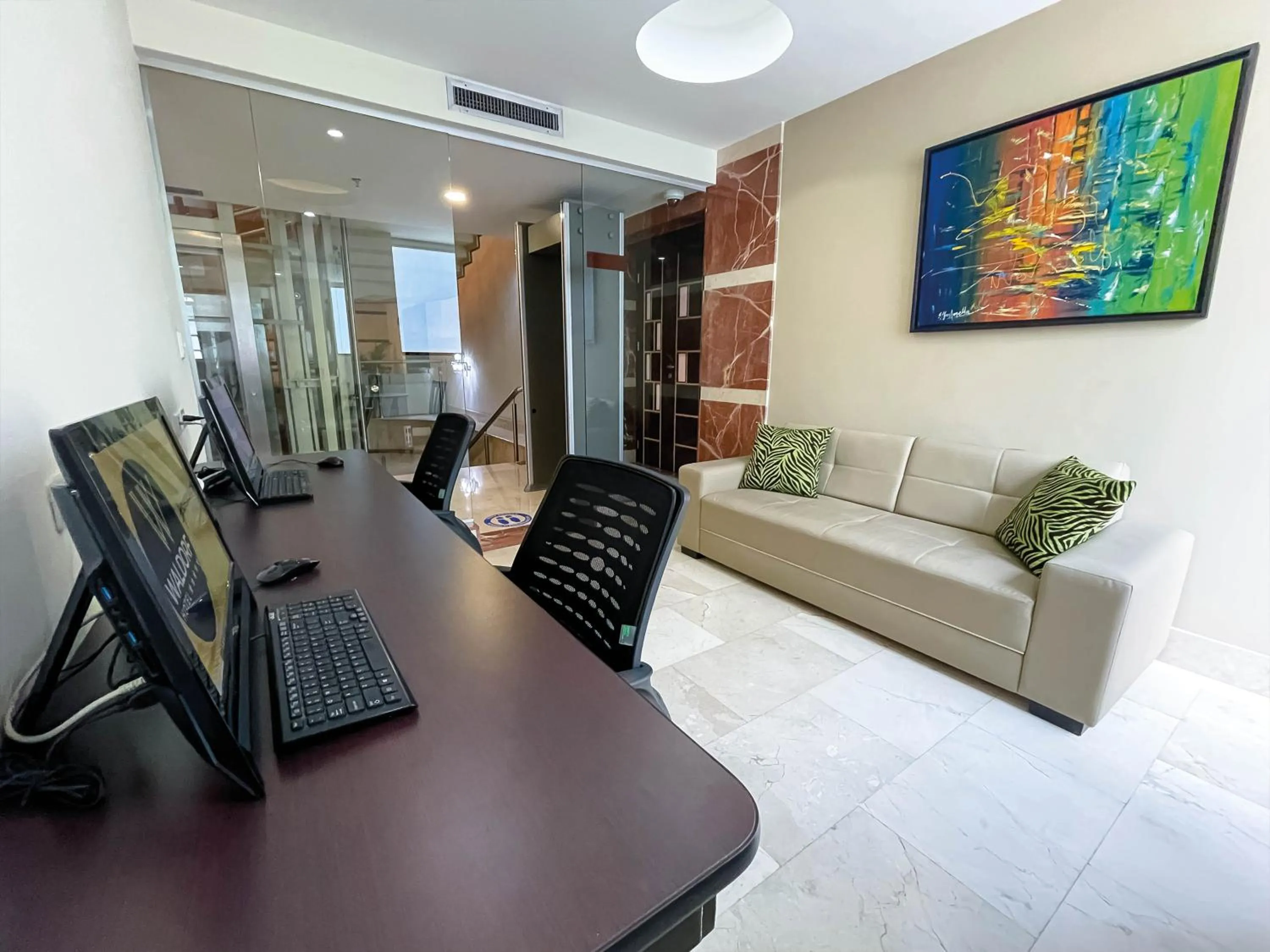 Business facilities in Waldorf Hotel