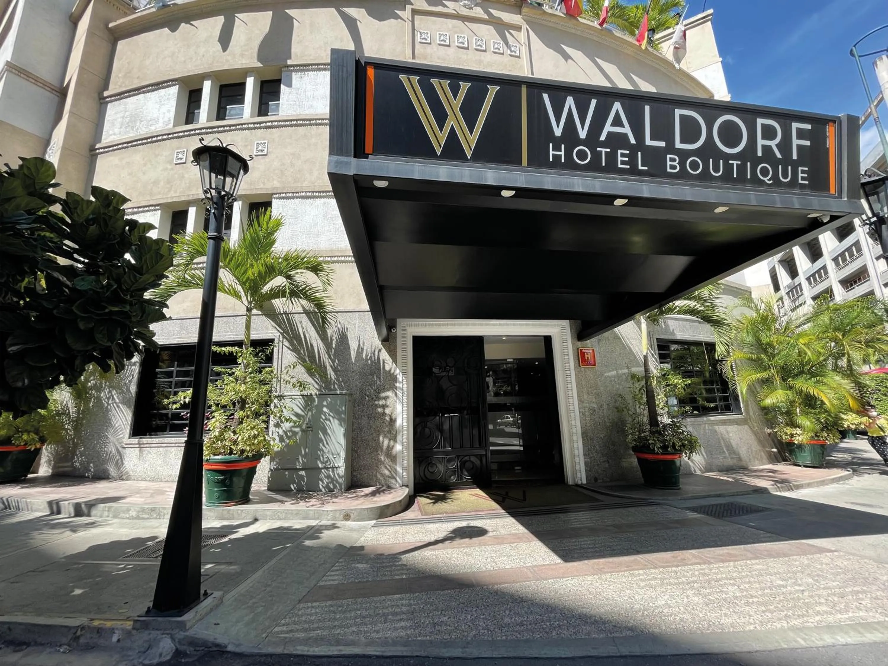 Facade/entrance in Waldorf Hotel