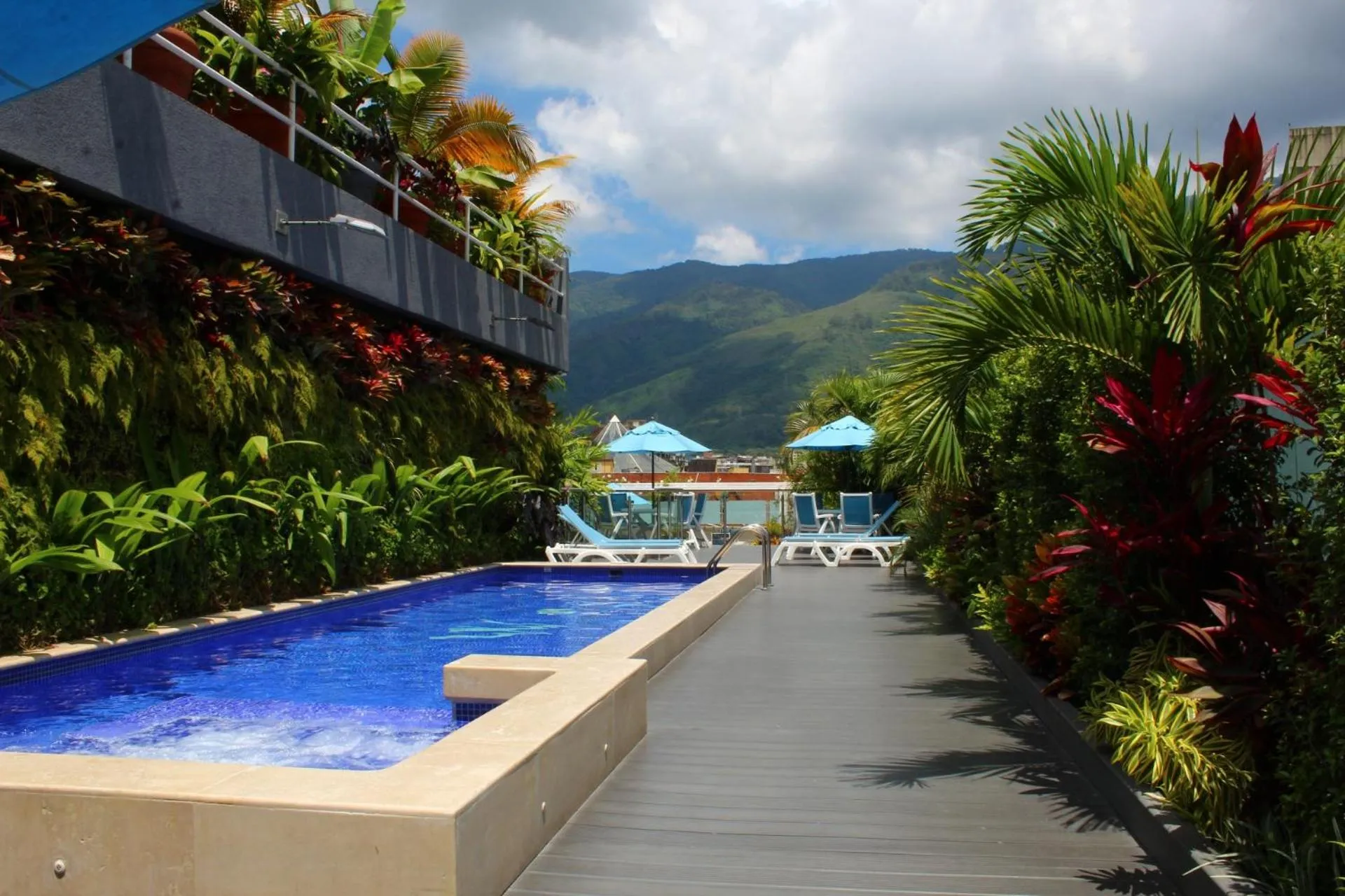 Pool view in Waldorf Hotel