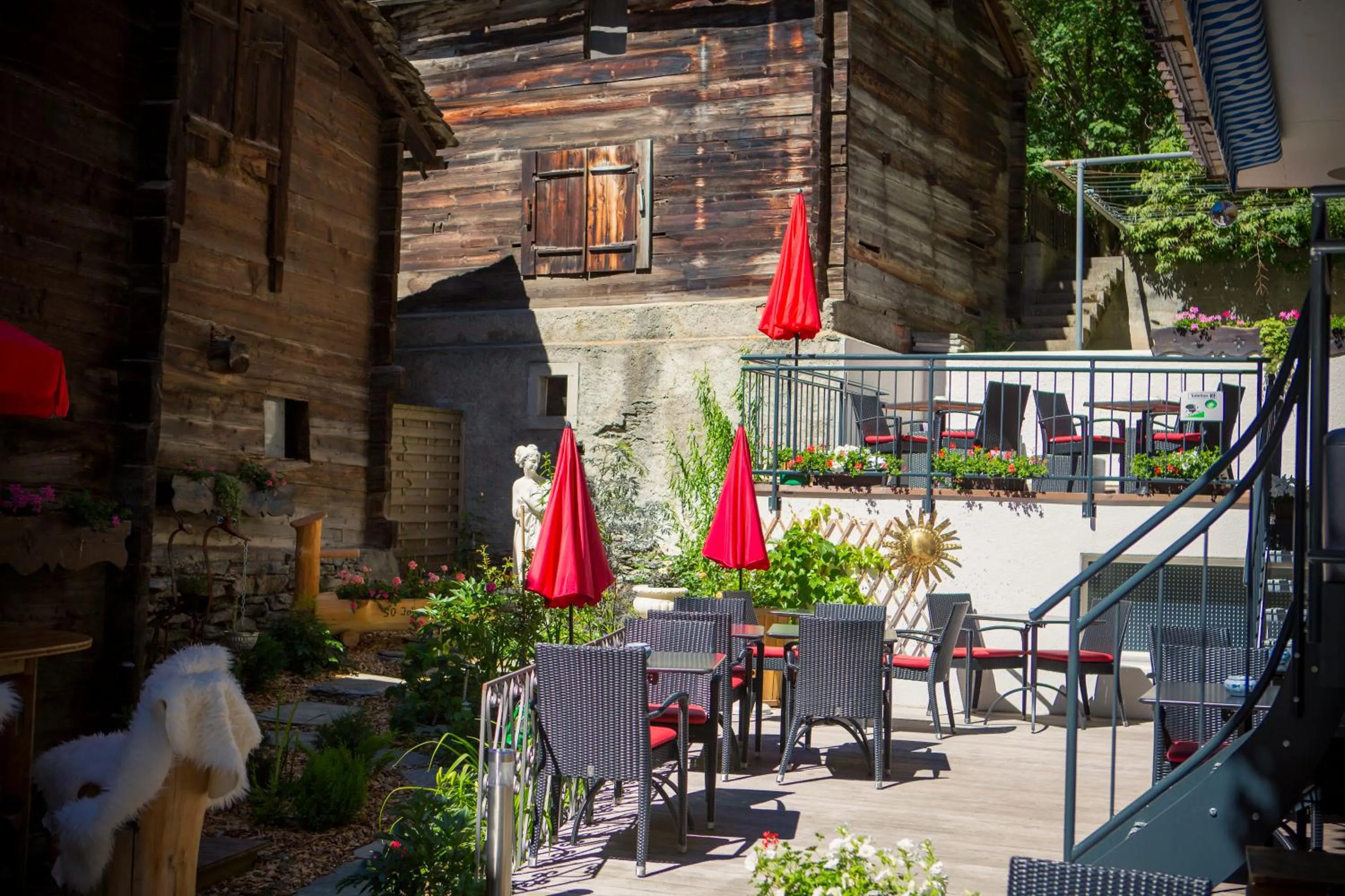 Restaurant/places to eat in Hotel Excelsior