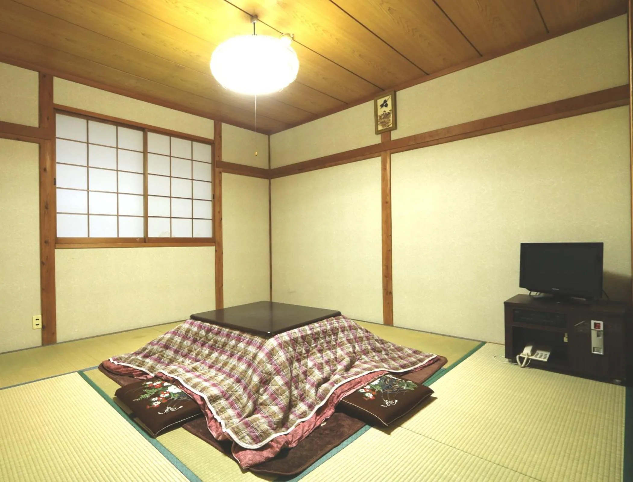 Photo of the whole room, Bed in Oze Shinkousou