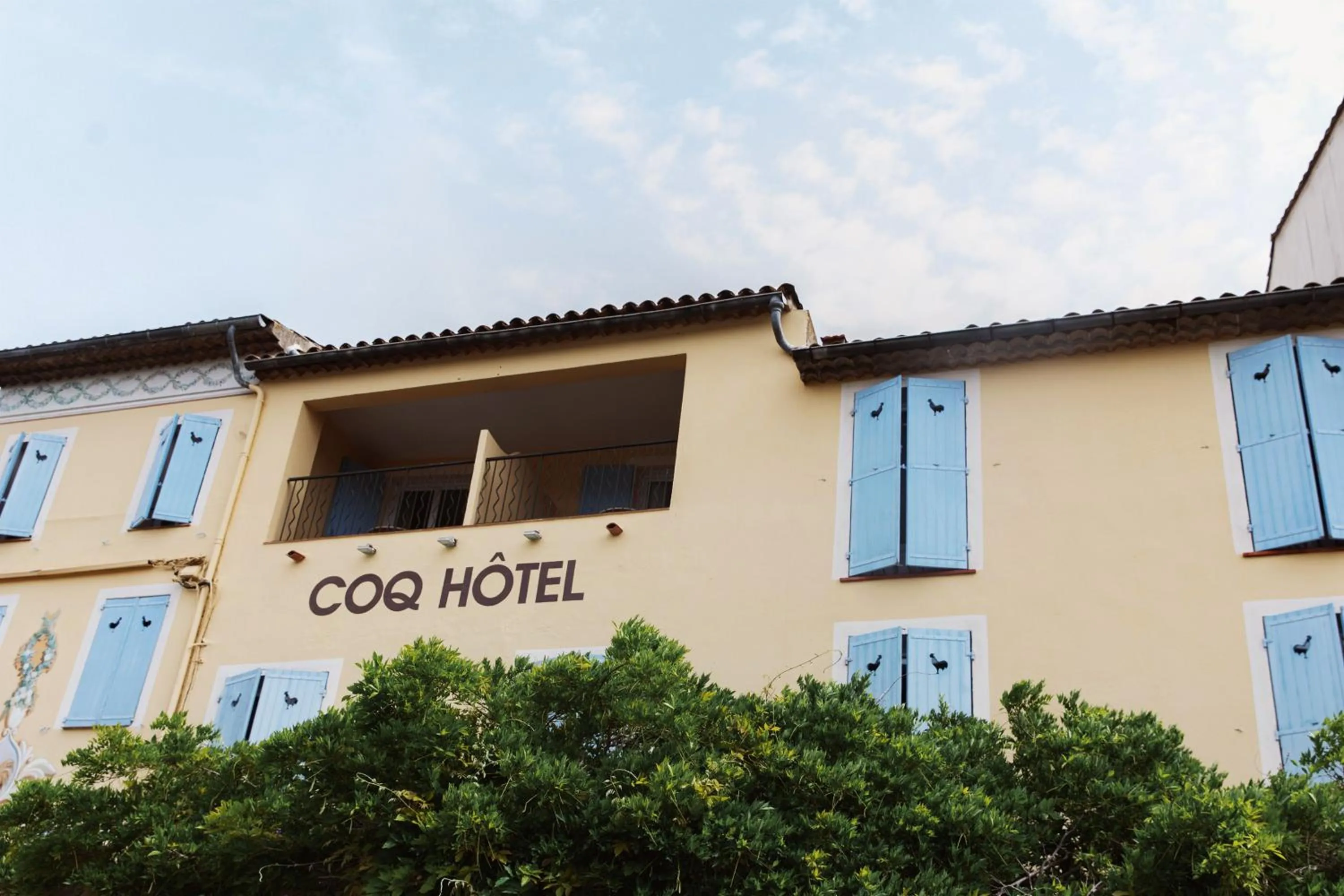 Property building in Coq Hotel