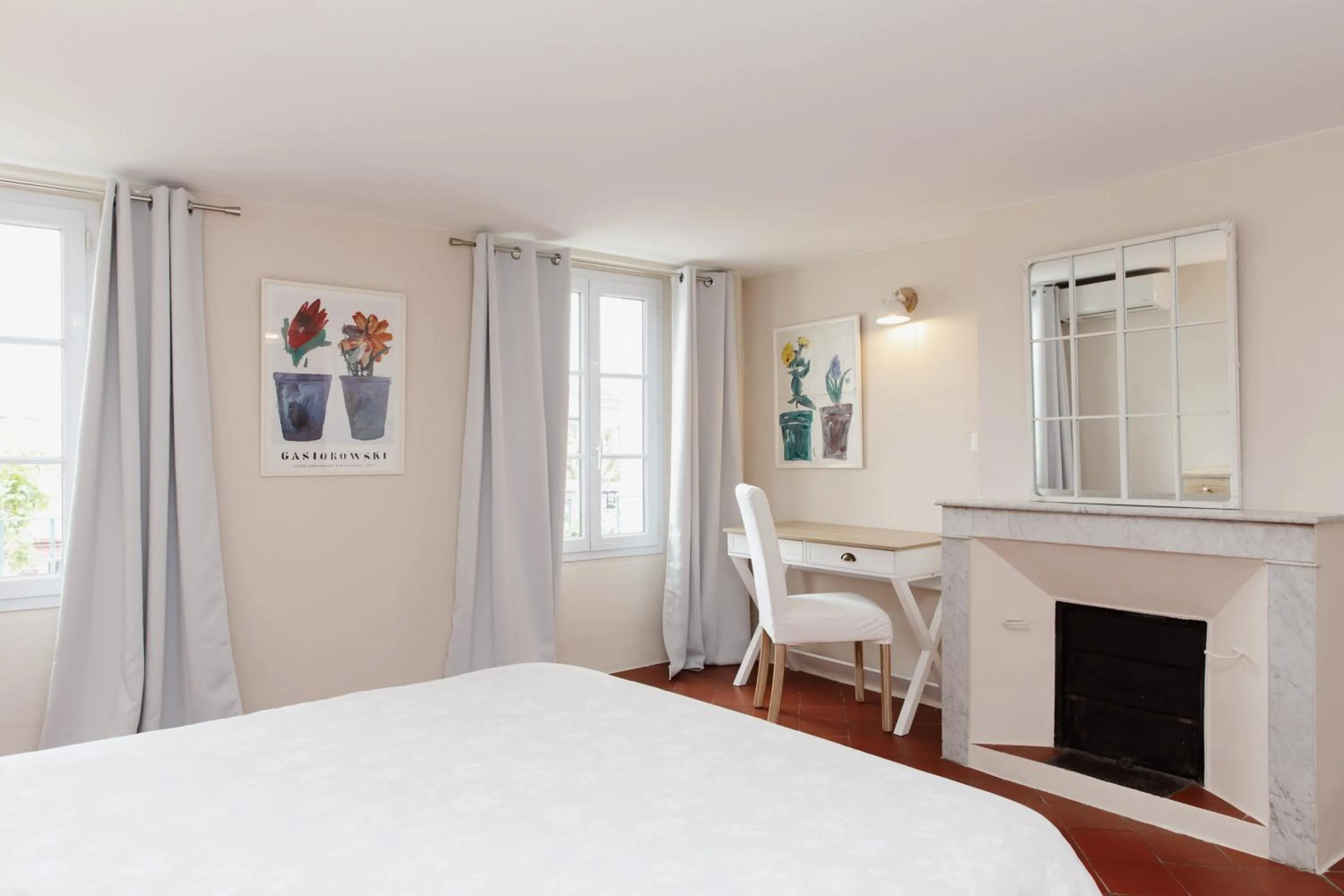 Photo of the whole room, Bed in Coq Hotel