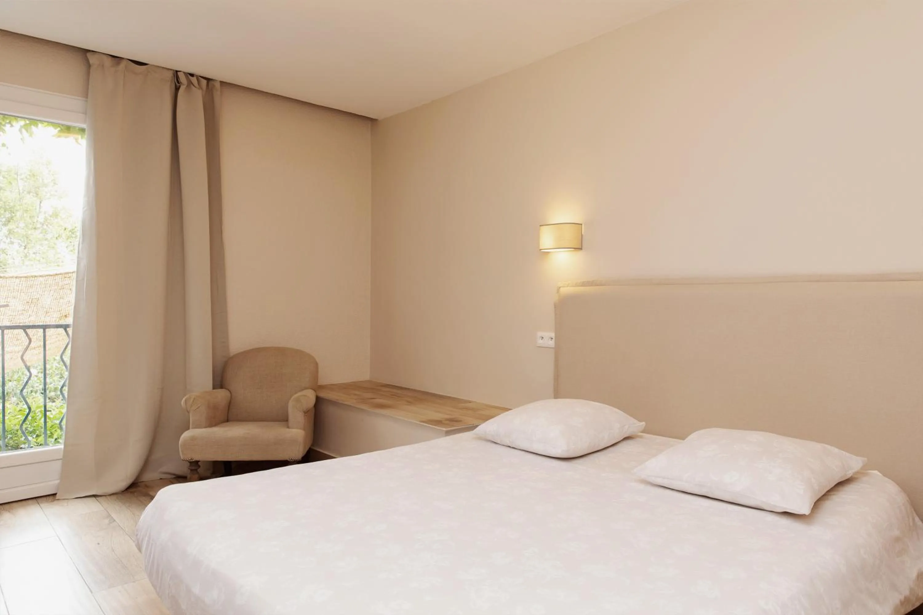 Bedroom, Bed in Coq Hotel