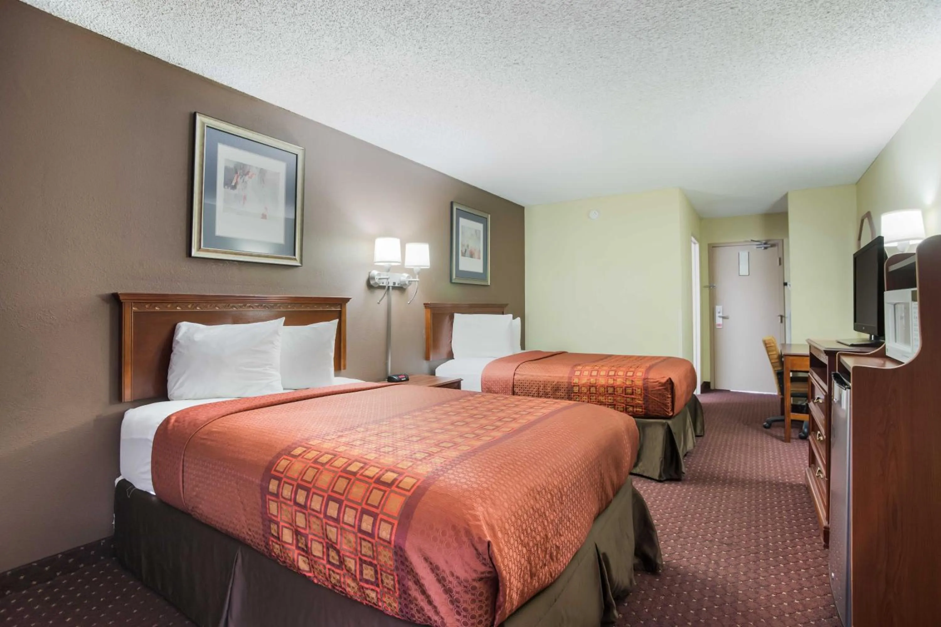 Bed in Americas Best Value Inn Tulsa I-44