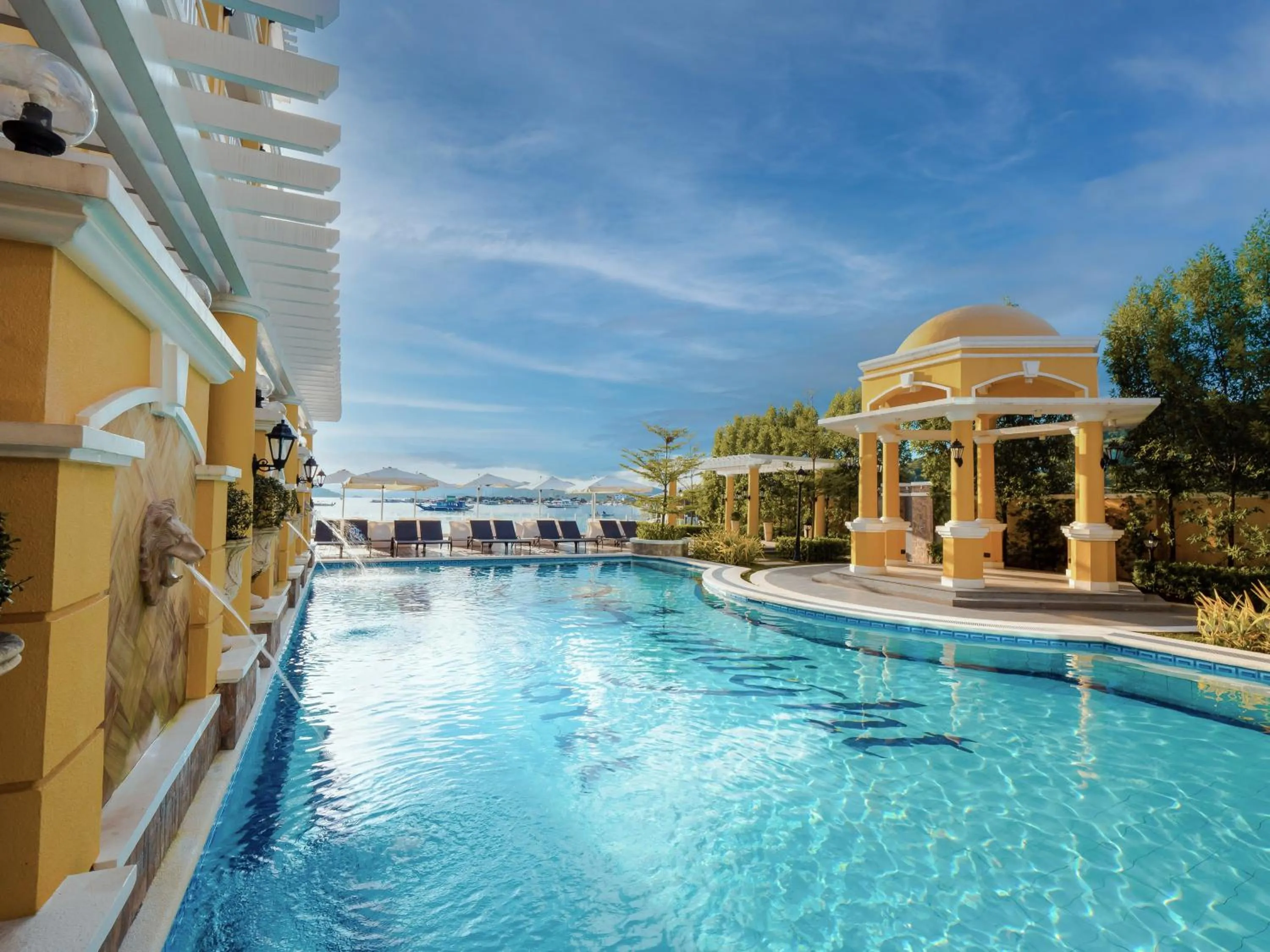 Swimming pool in Sunlight Hotel Coron