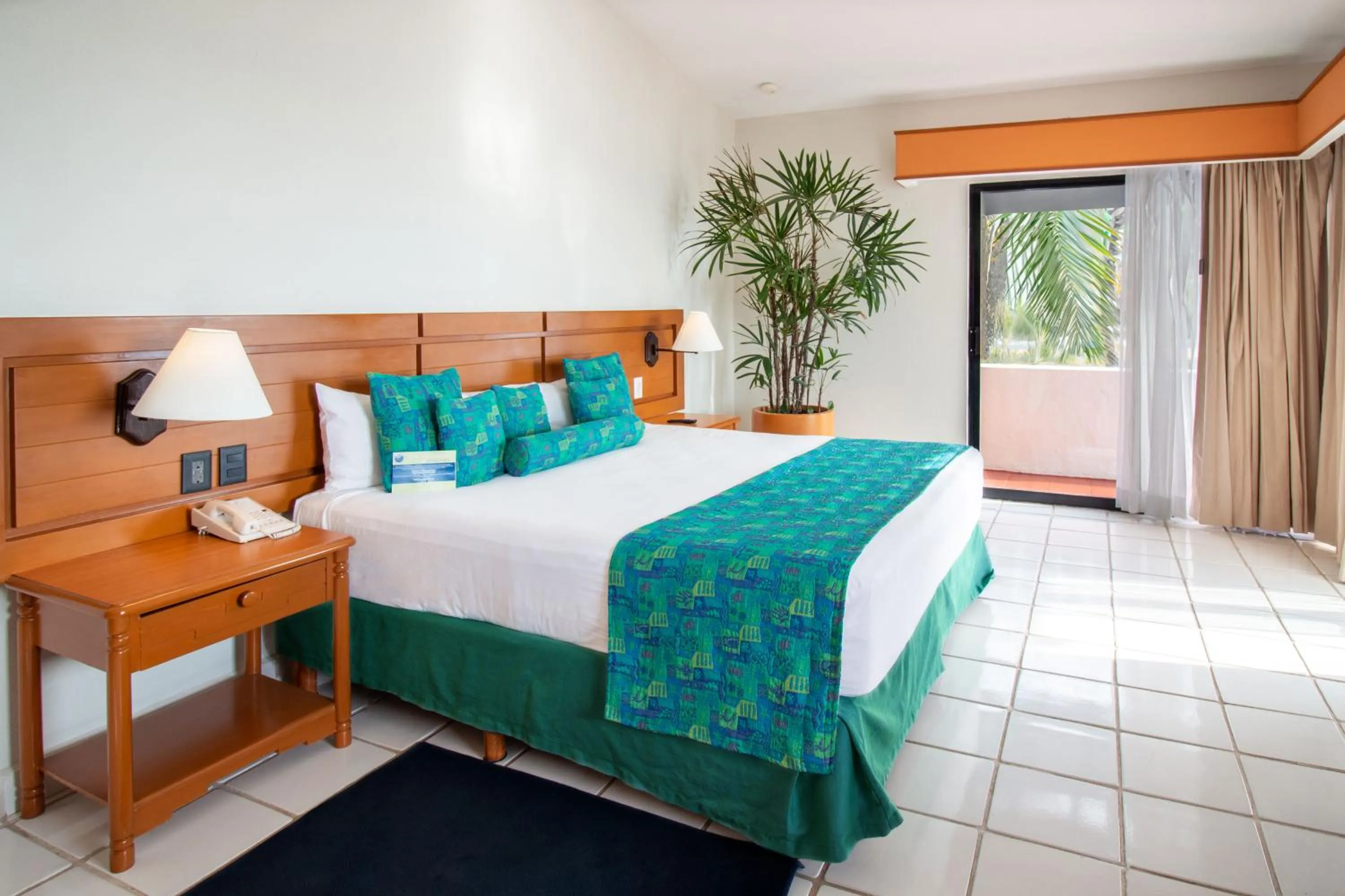 Garden view, Bed in Plaza Pelicanos Club Beach Resort All Inclusive