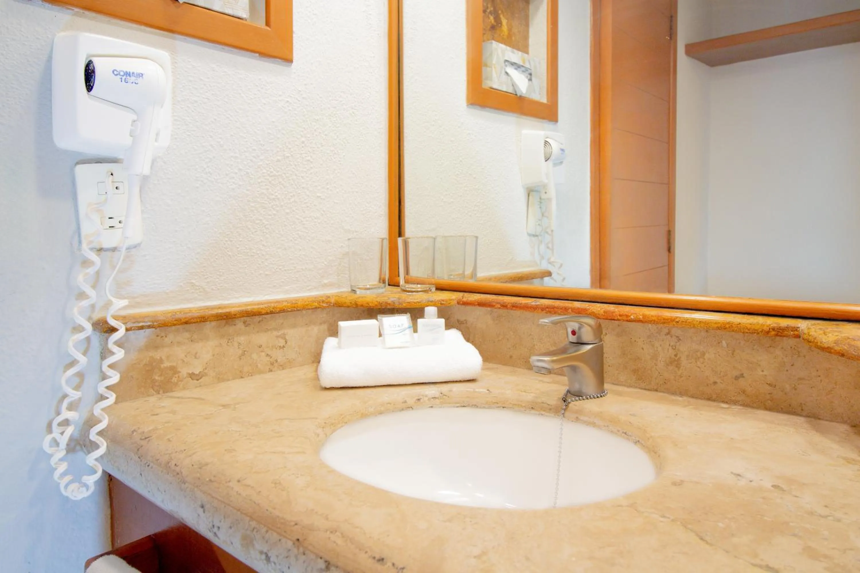 Bathroom in Plaza Pelicanos Club Beach Resort All Inclusive